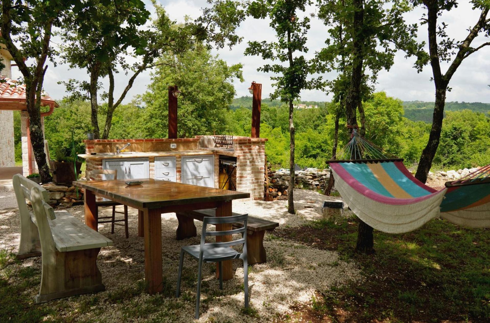 Villa Krug with 3 br and a pool immersed in nature near Buje