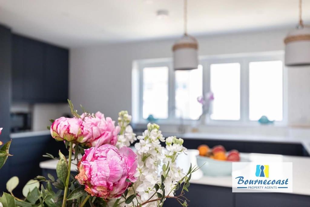 BEACHSIDE by BOURNECOAST - A Waterside Townhouse with Harbour Views and a Balcony - HB9602 view 3