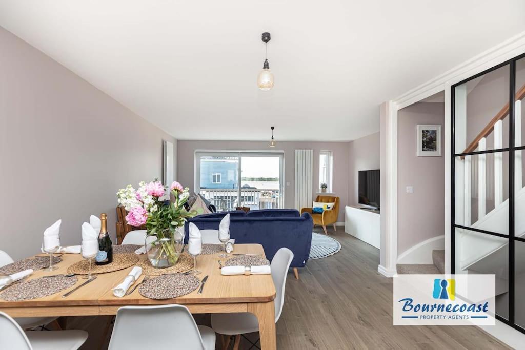 BEACHSIDE by BOURNECOAST - A Waterside Townhouse with Harbour Views and a Balcony - HB9602 view 2