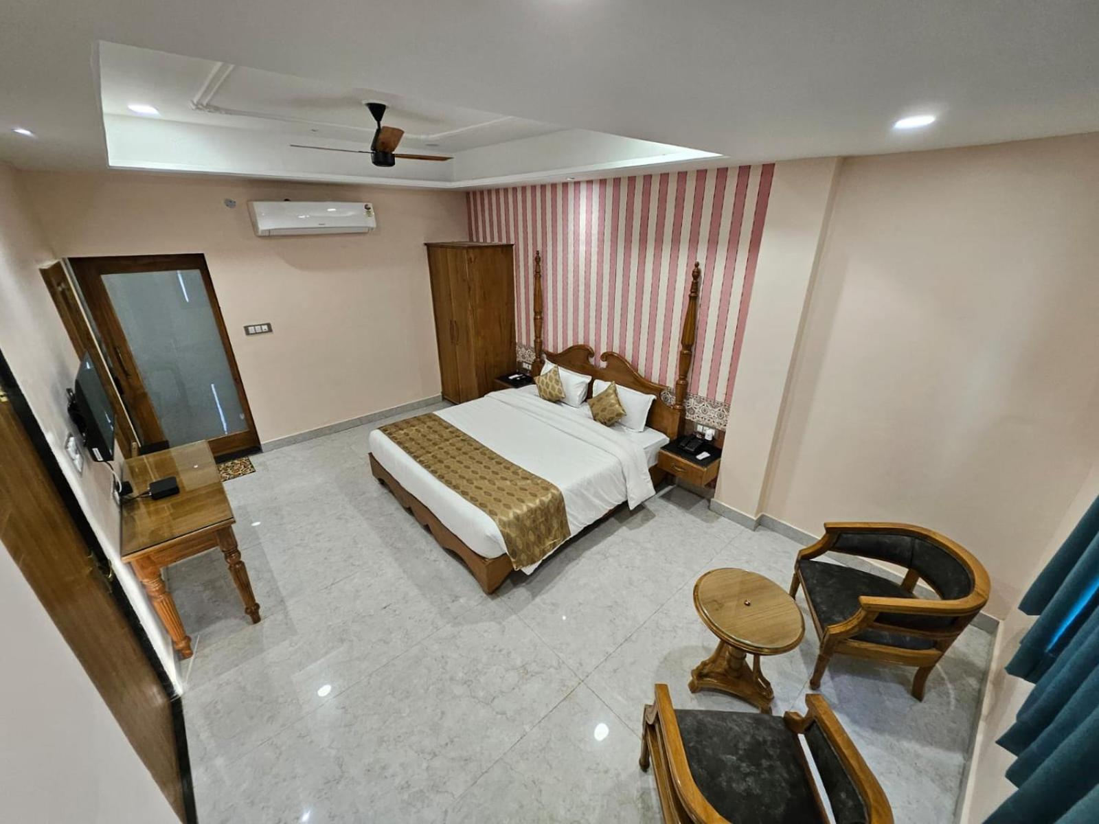 THE MEWAR PALACE AND RESORT view 2