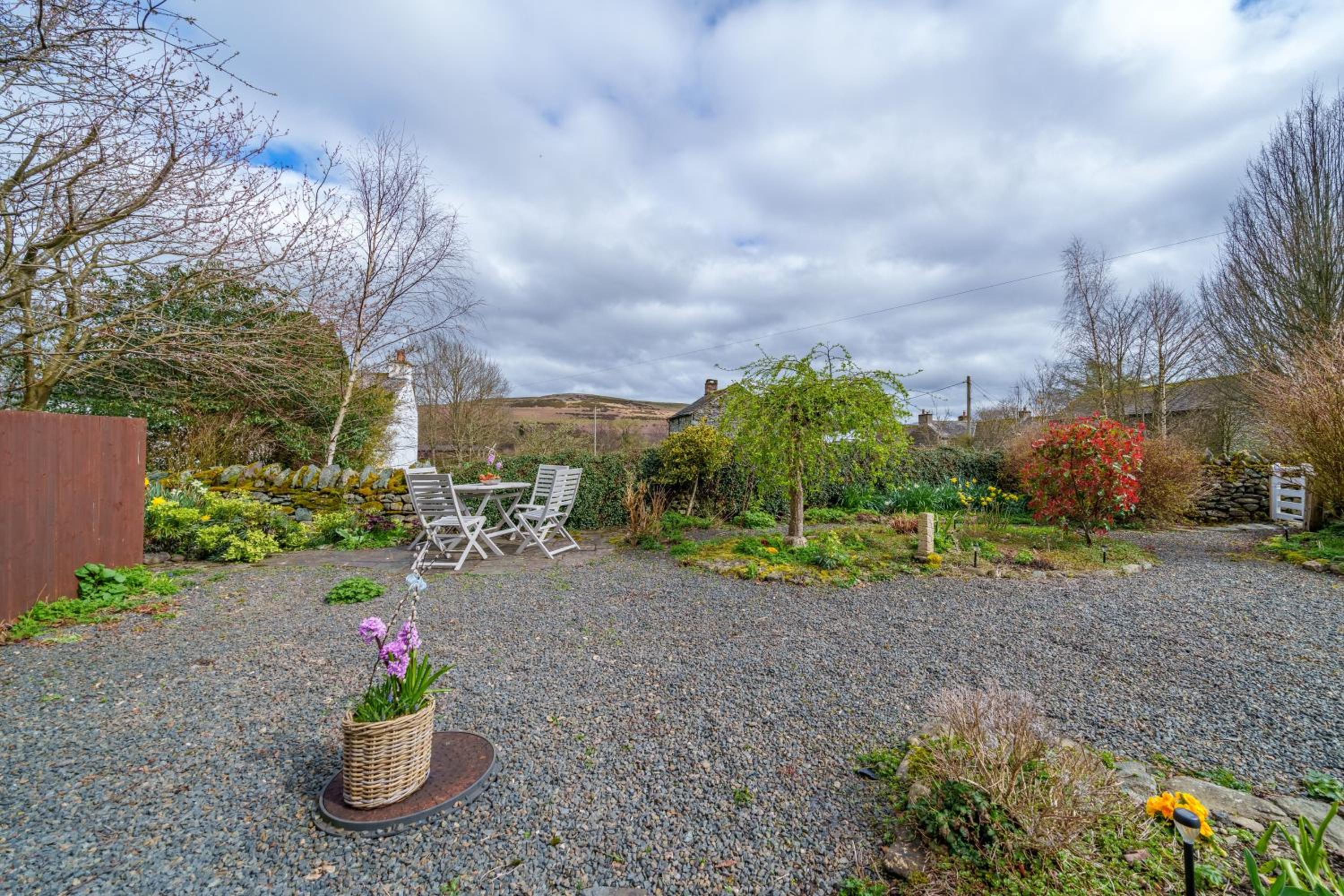 6 The Mews - Cosy Cottage with garden view 4