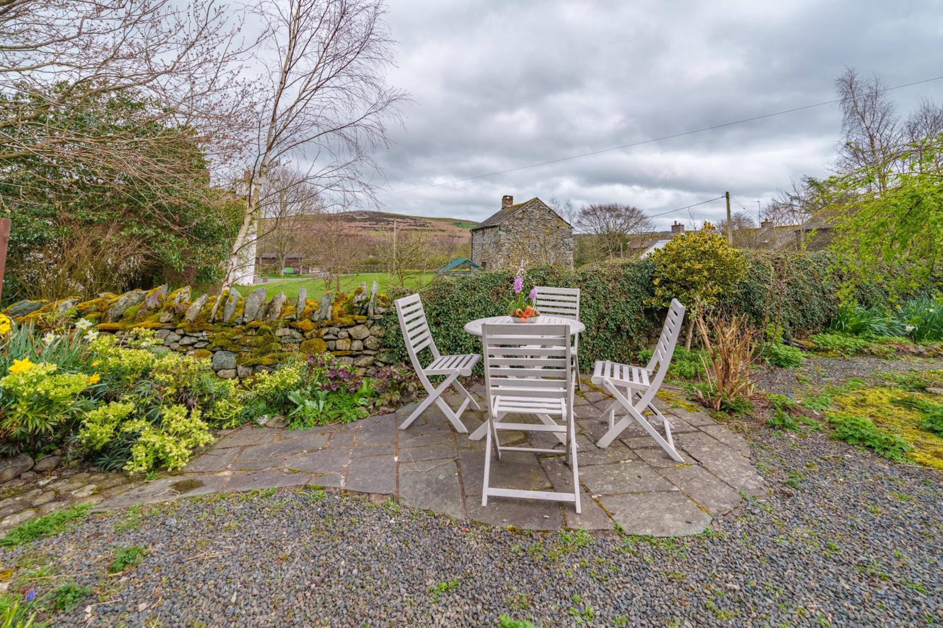 6 The Mews - Cosy Cottage with garden view 5