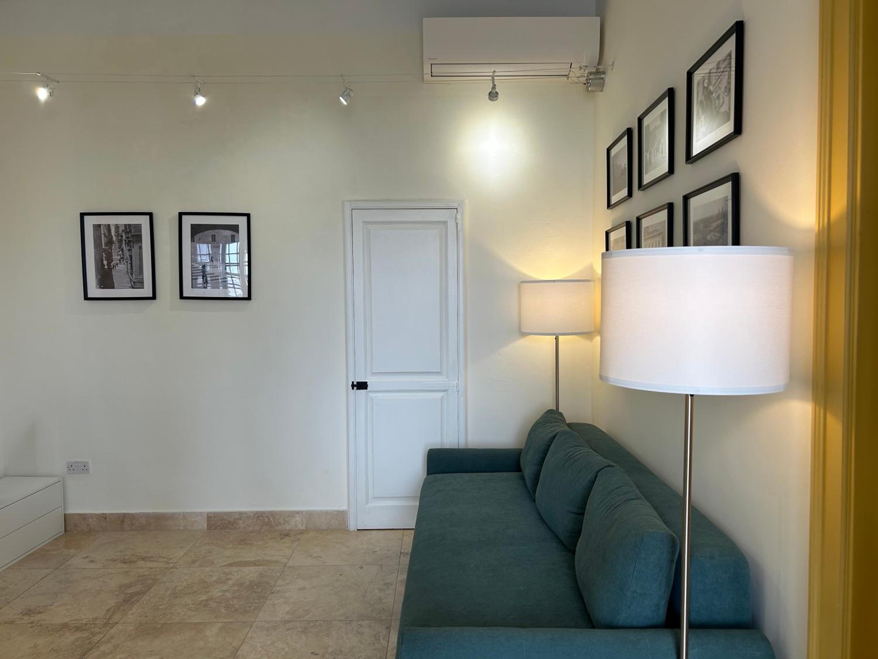 Prestigious Pied a Terre Wignacourt with views view 4