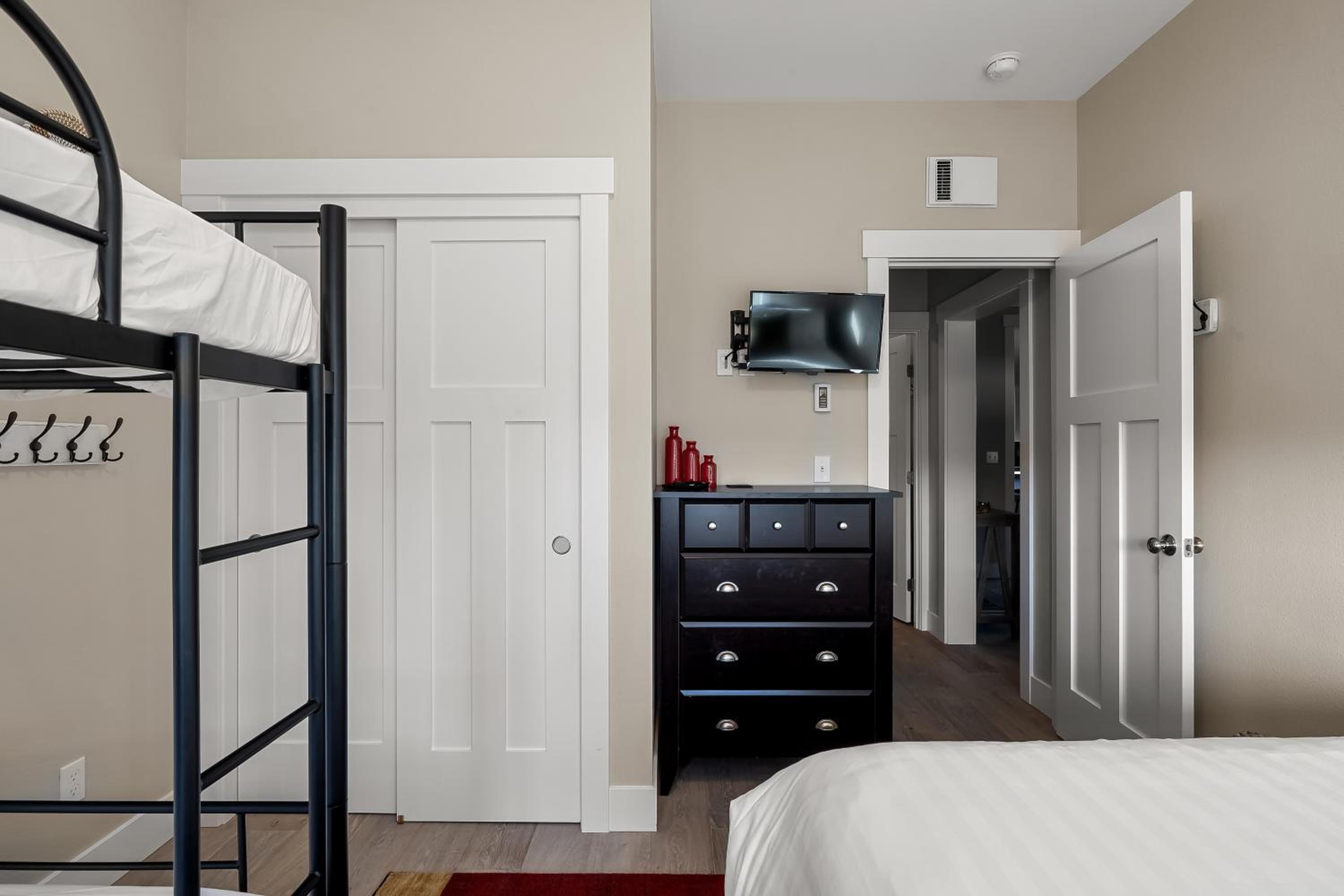 TLSea by Seabrook Hospitality