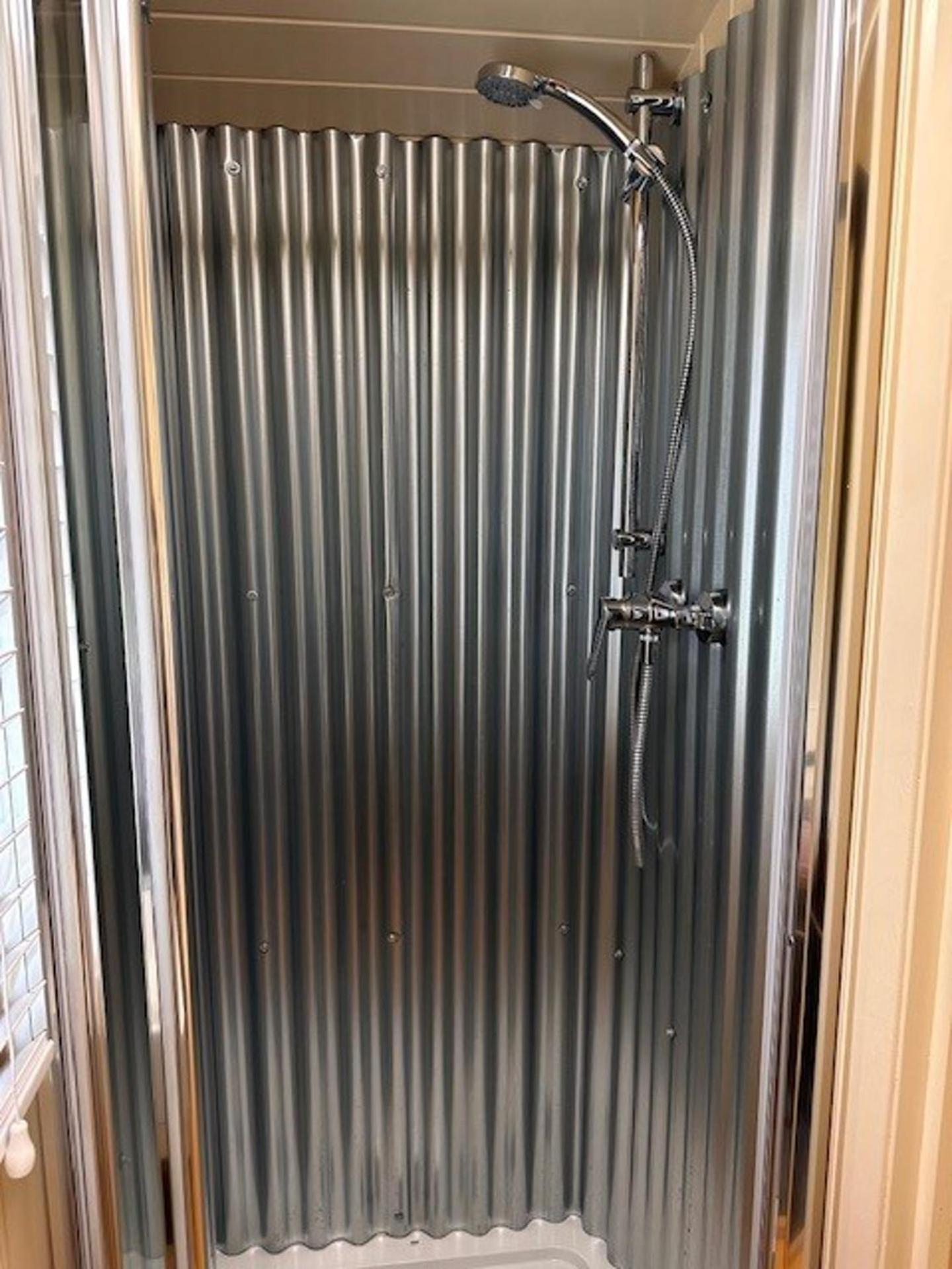 ShepherdsHut-HotTub-Cotswolds-PetFriendly