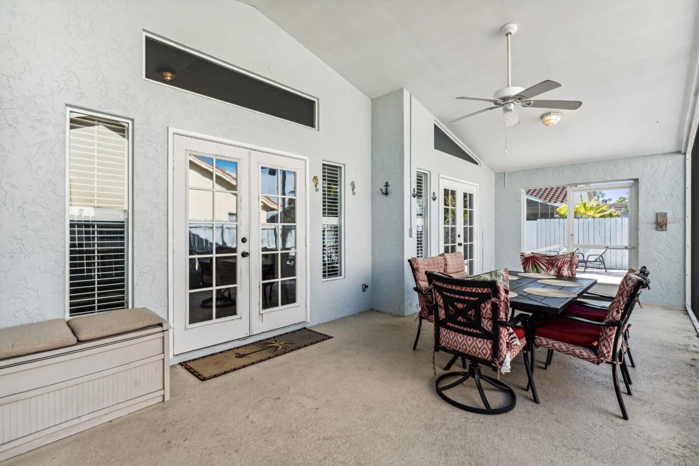 Hotel Charming Heated Pool Home - 3 miles to the Beach, Pet and Family Friendly -Available Year Round! - Image 1