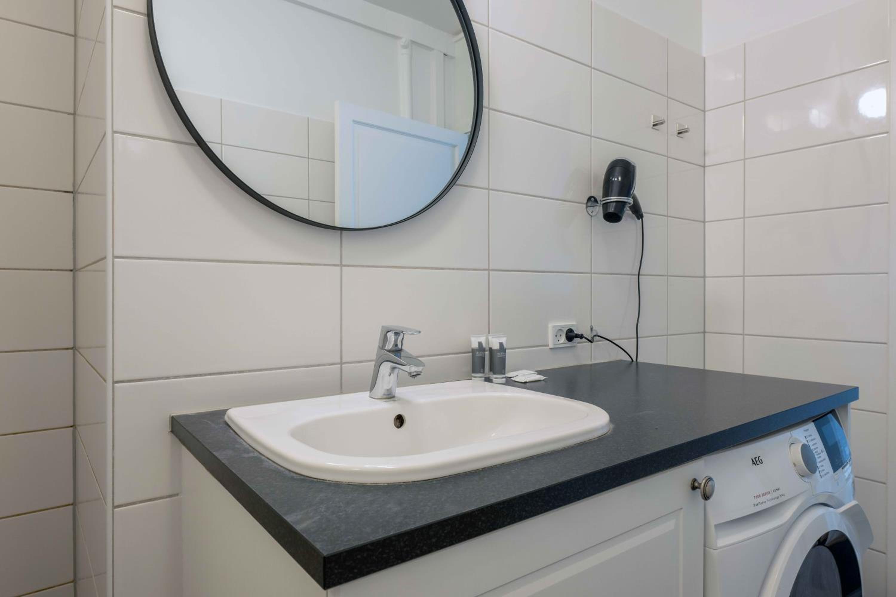 Spacious Tivoli Gardens Apartment w 3 bedrooms