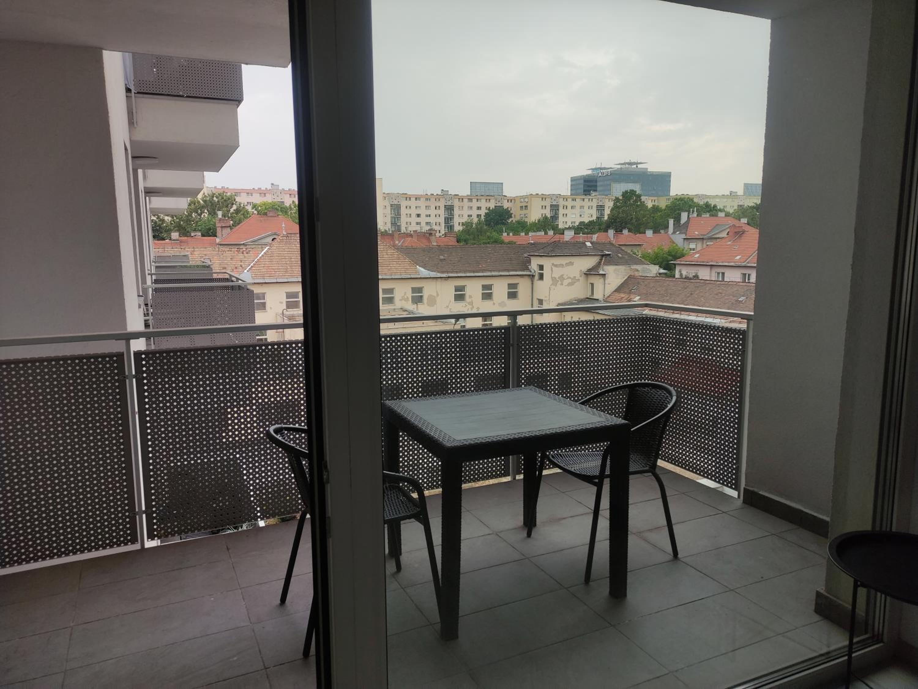 Duna Apartment, FreeGarage, 2Room, smartTV,Dishwasher,AC