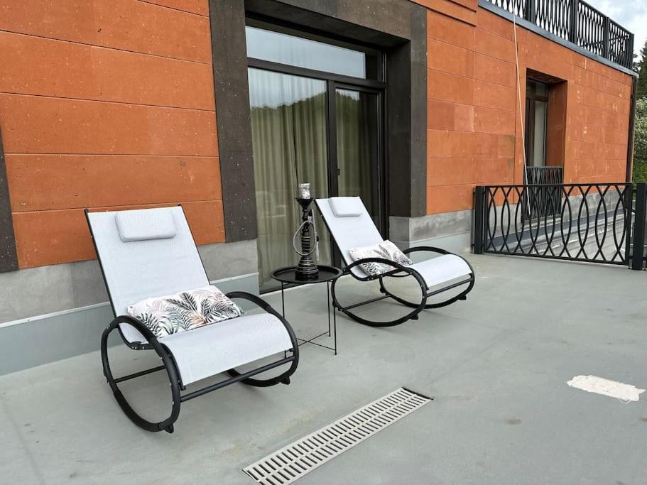 Apt with Terrace to chill and Mountain View