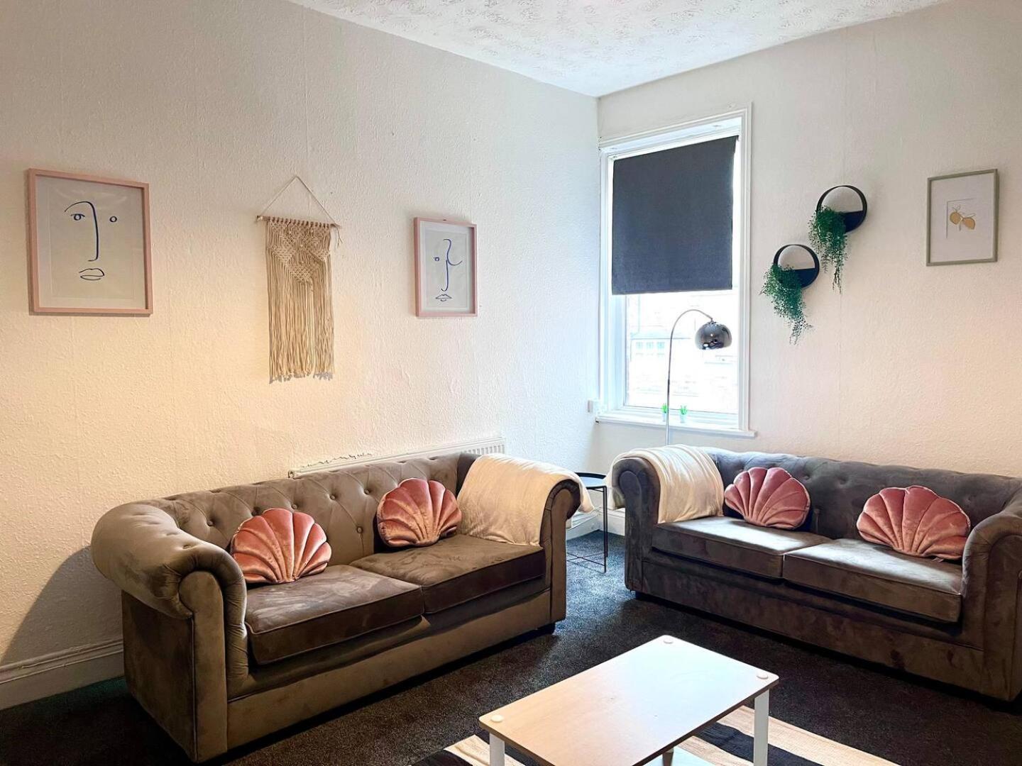 Three Bedroom Apartment 10 Mins To Newcastle