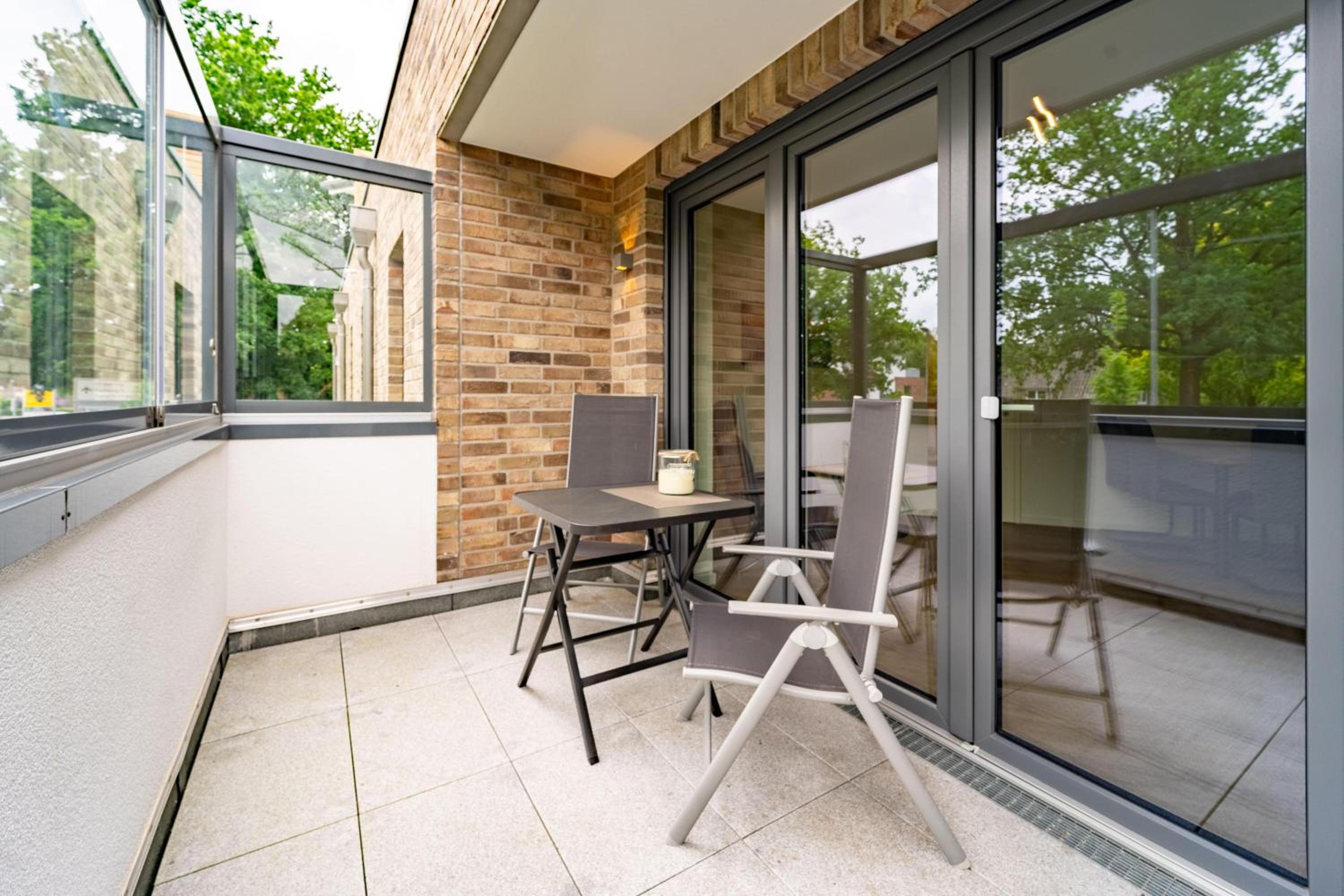 Moderne Ferienwohnung mit SUPs, Balkon und Parkplatz
