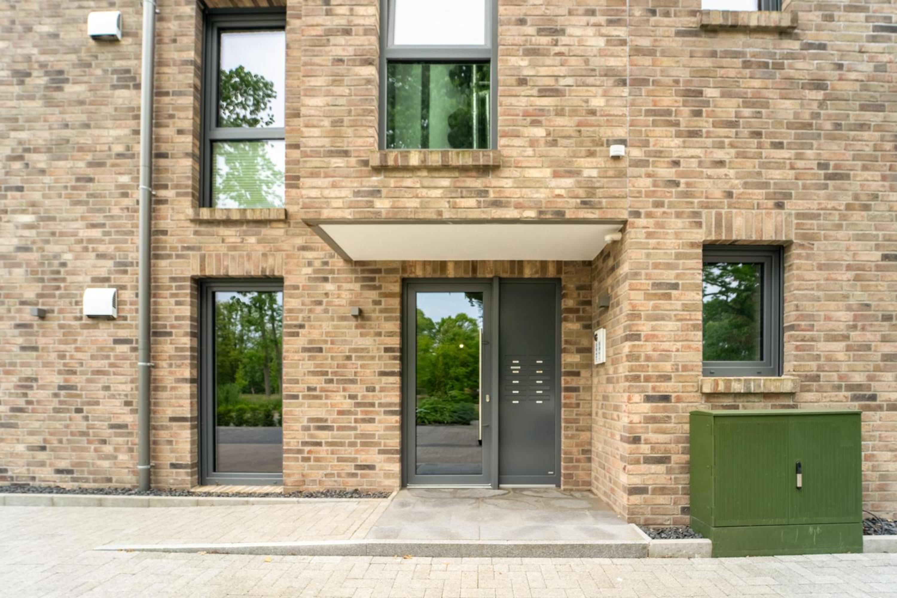 Moderne Ferienwohnung mit SUPs, Balkon und Parkplatz