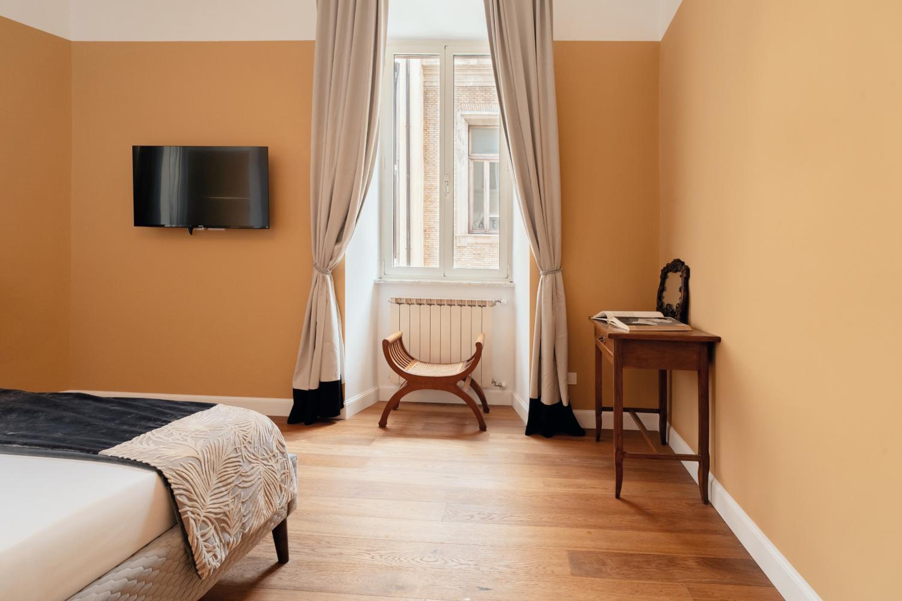 NAMAN HOTELLERIE - Monti