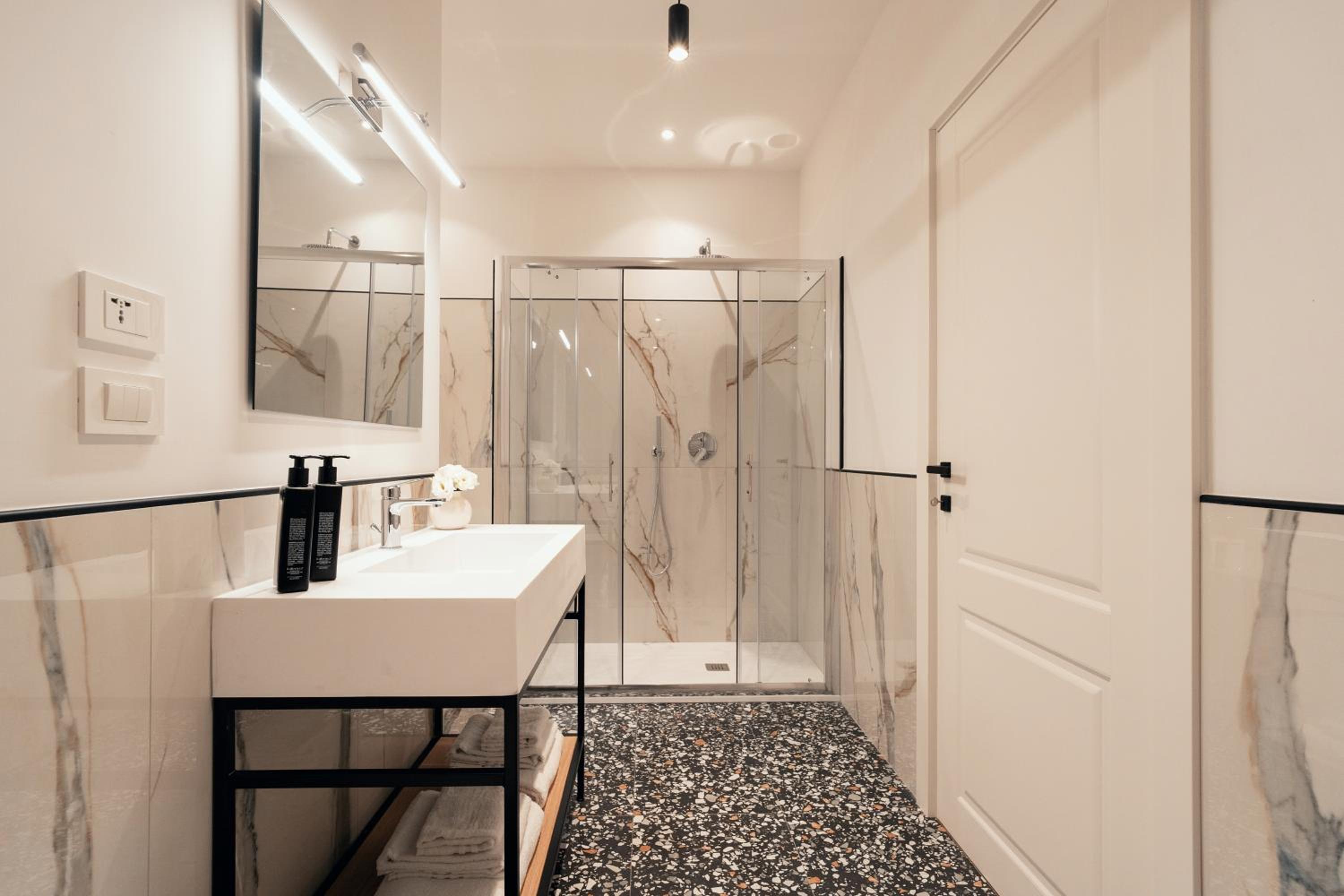 NAMAN HOTELLERIE - Monti