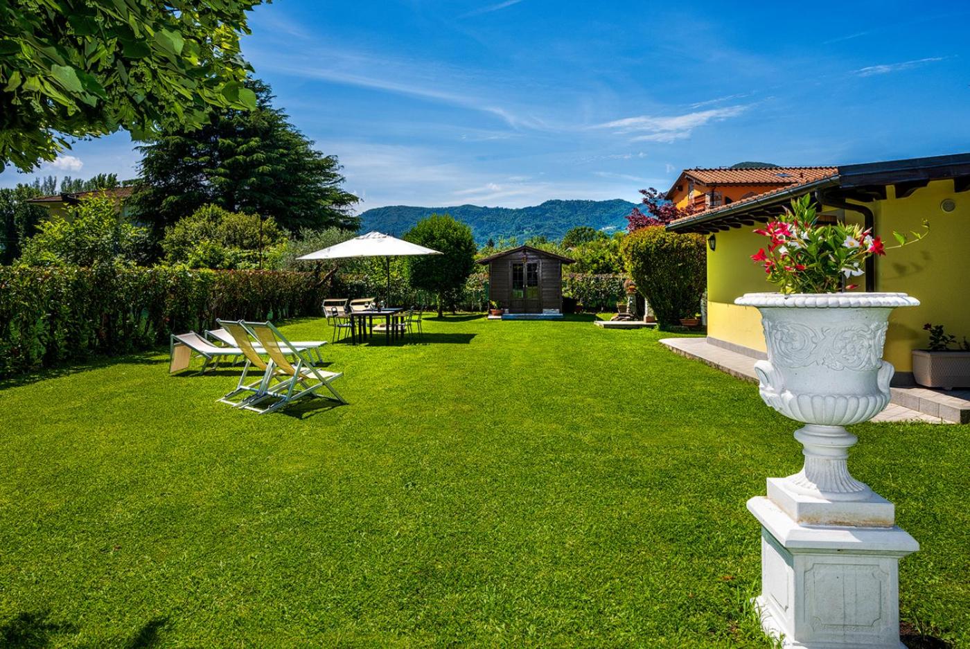 B&B Il Giardino dei Poeti and Apartaments