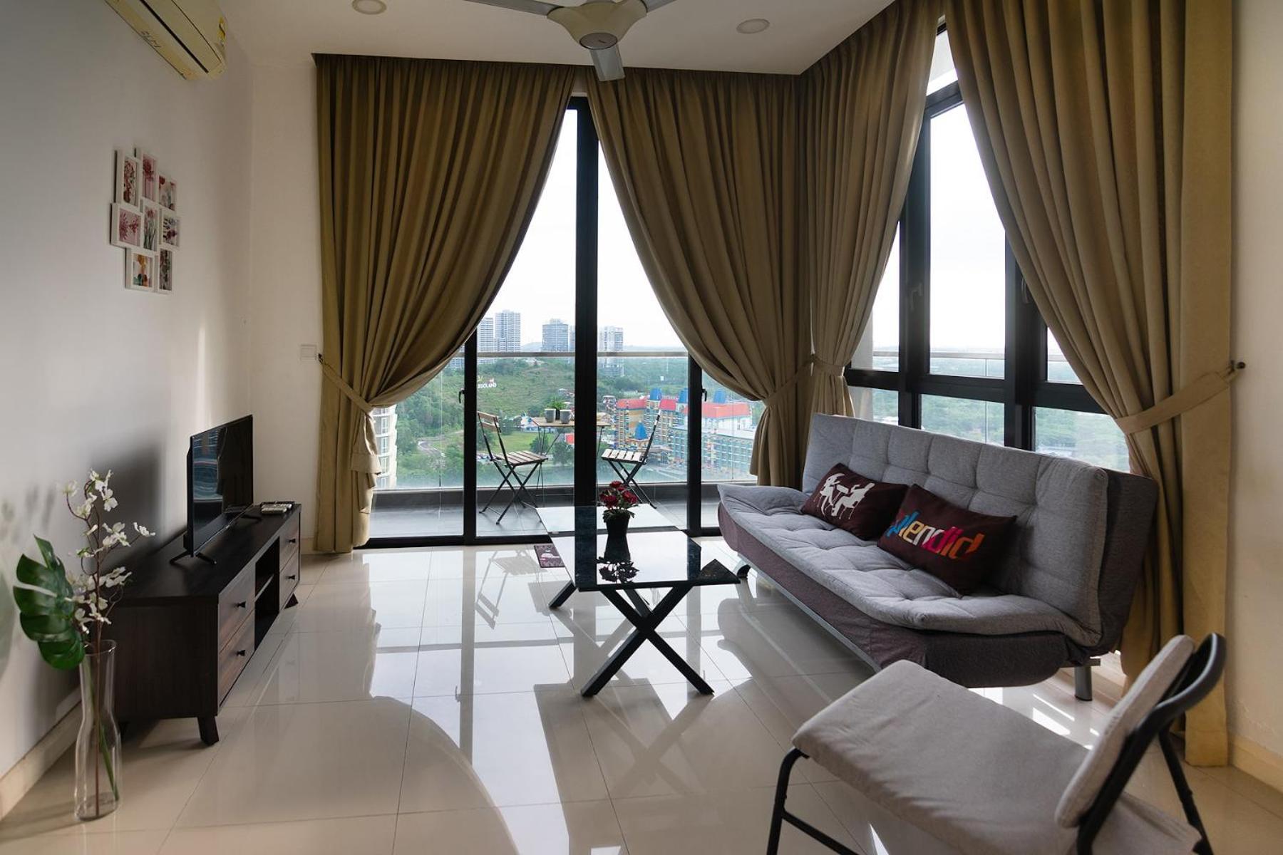 Lux DPristine 3BR Home w Views, 5mins to Legoland photo 1