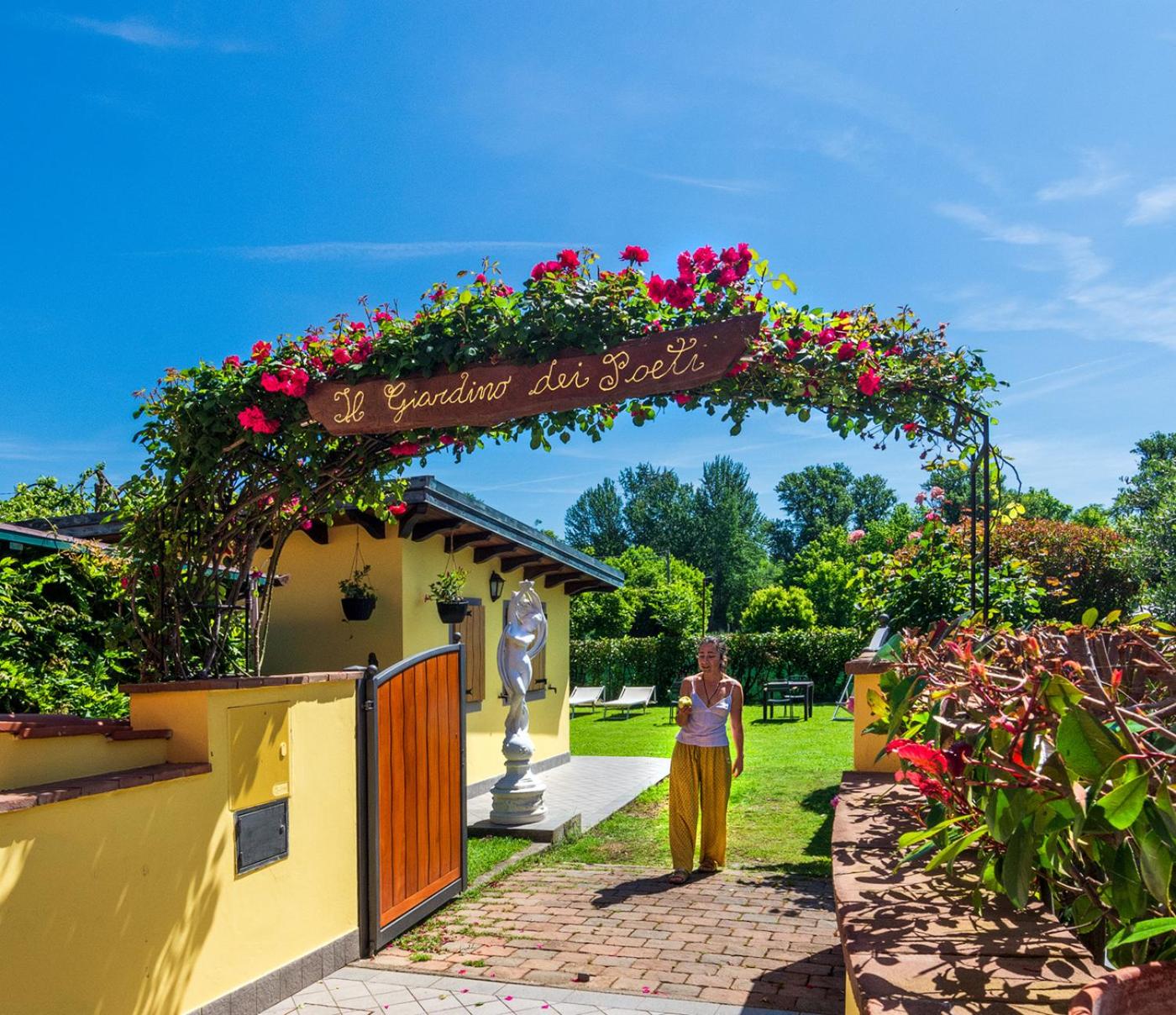 B&B Il Giardino dei Poeti and Apartaments