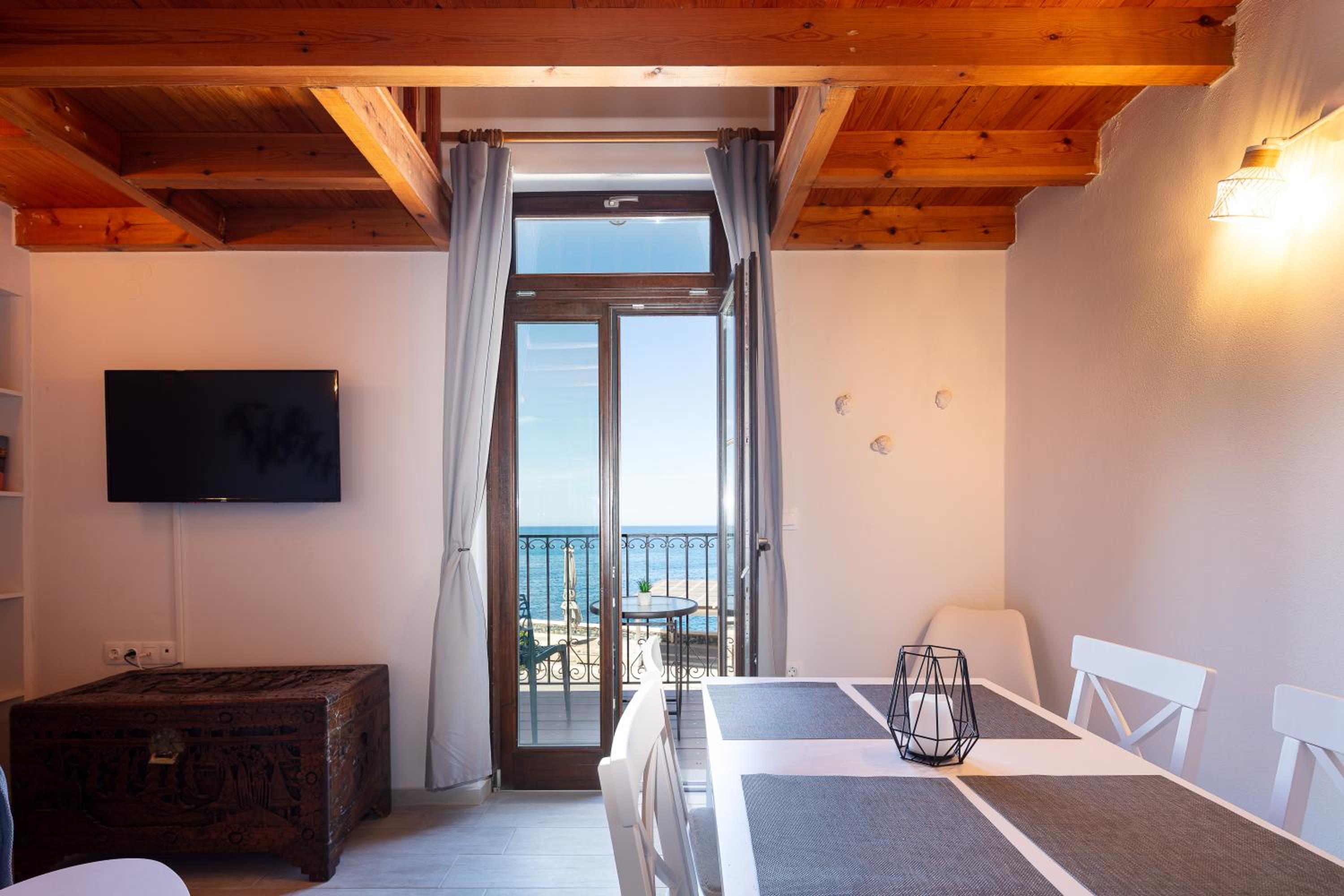 Fortezza Sea Breeze, Anne, 2 Bedrooms & Sea View photo 2