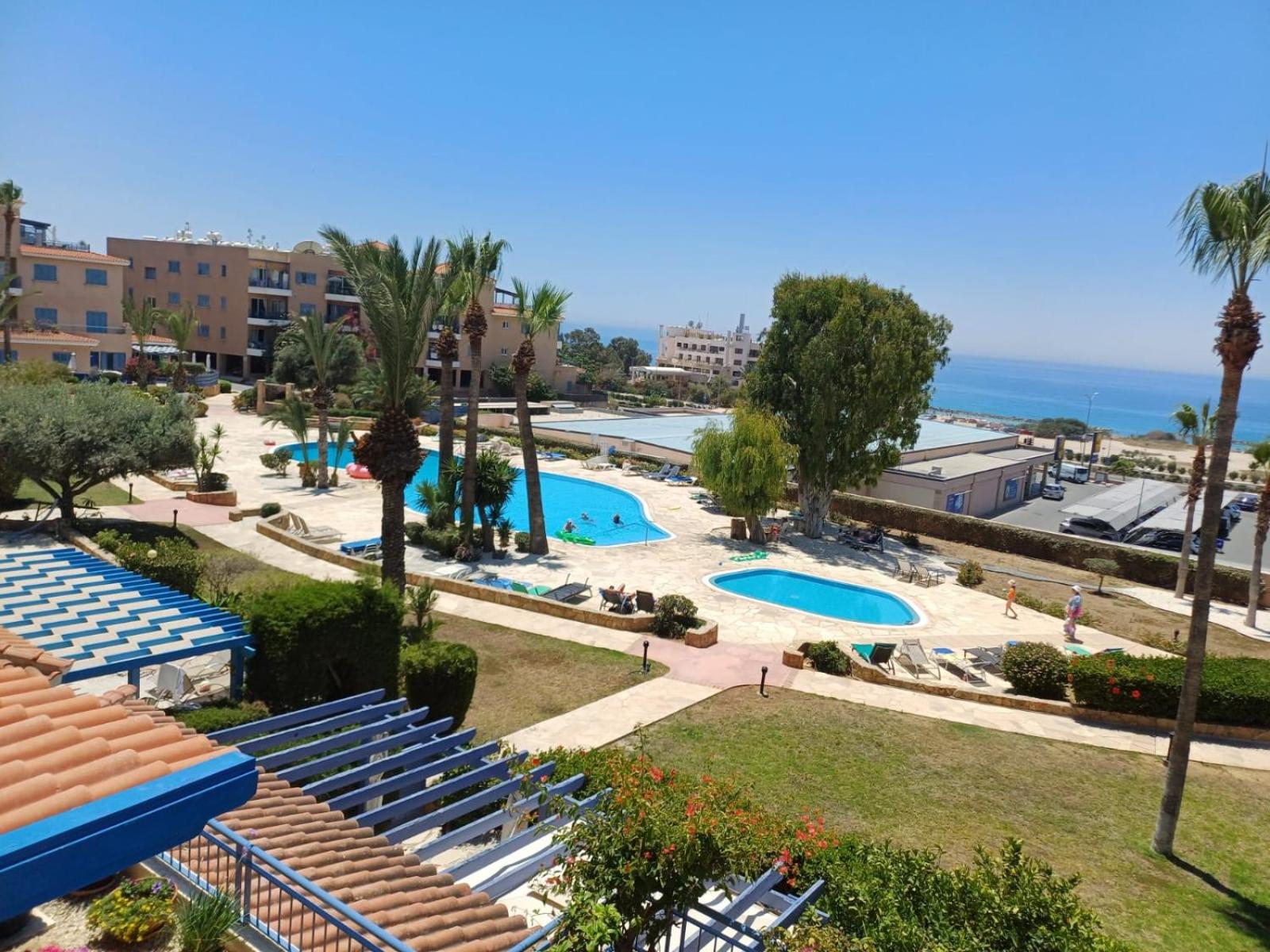Kings Palace - Elegant 2BR, Sea Facing with Pool Views