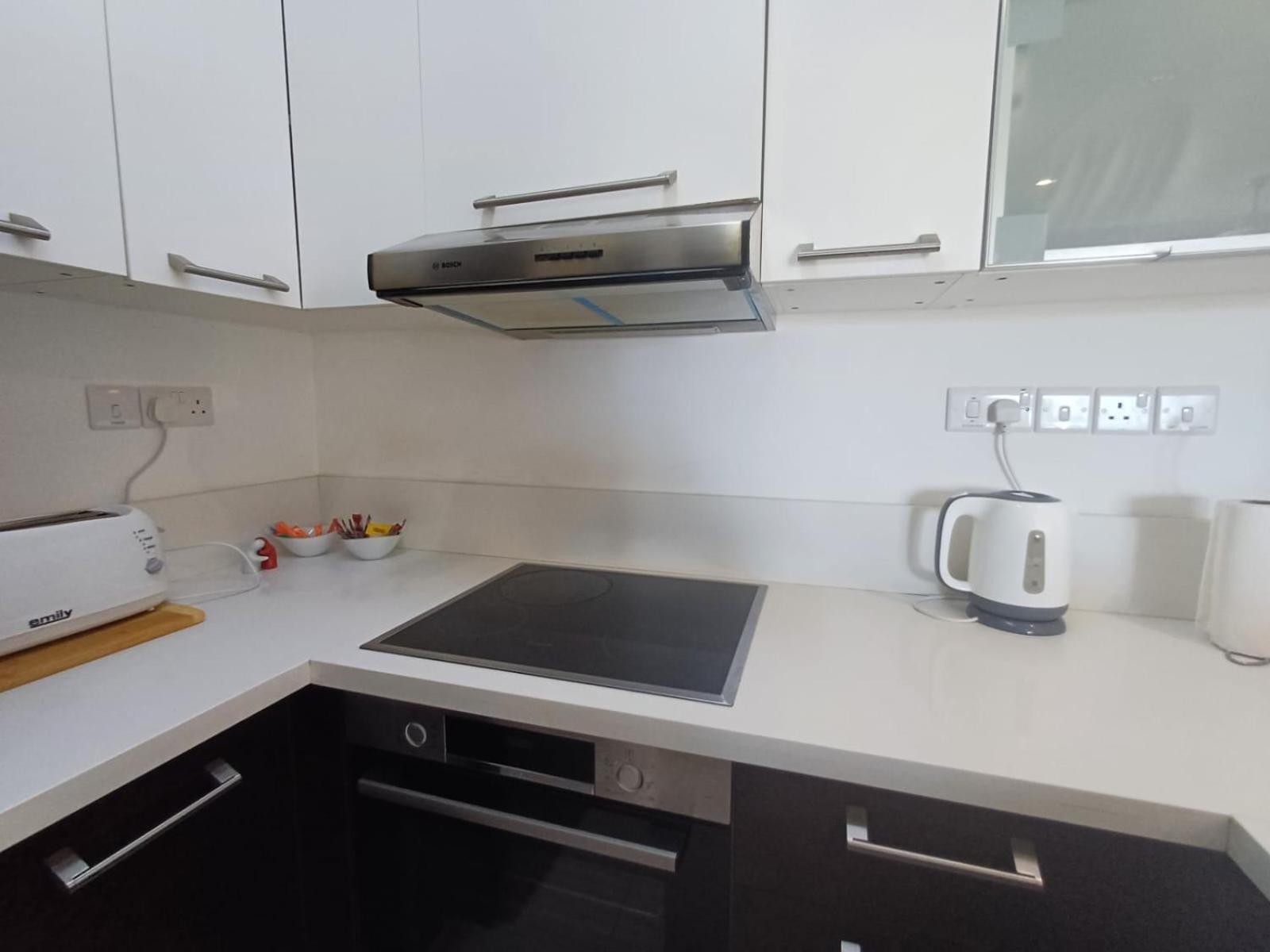Kings Palace - Elegant 2BR, Sea Facing with Pool Views