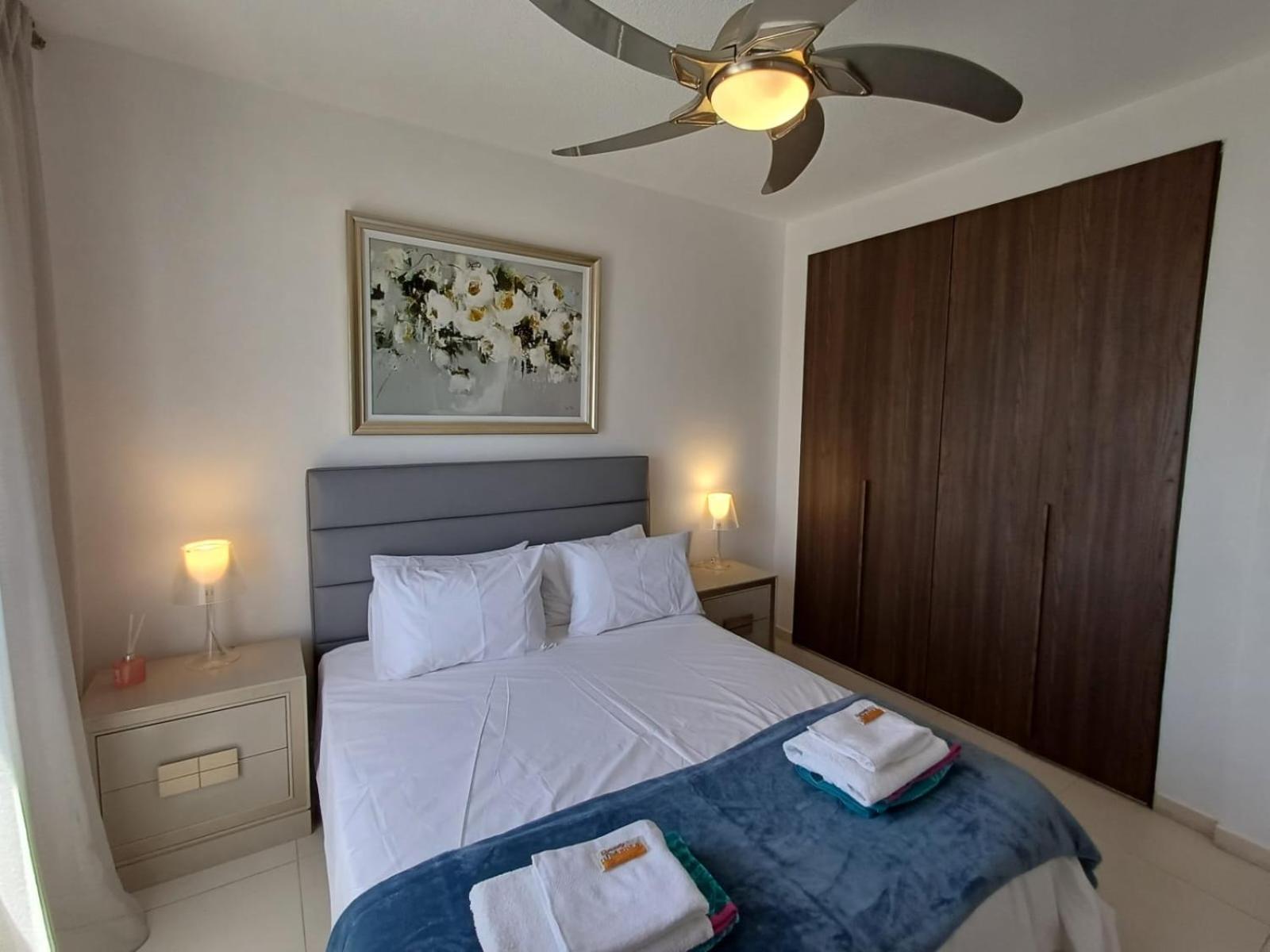 Kings Palace - Elegant 2BR, Sea Facing with Pool Views