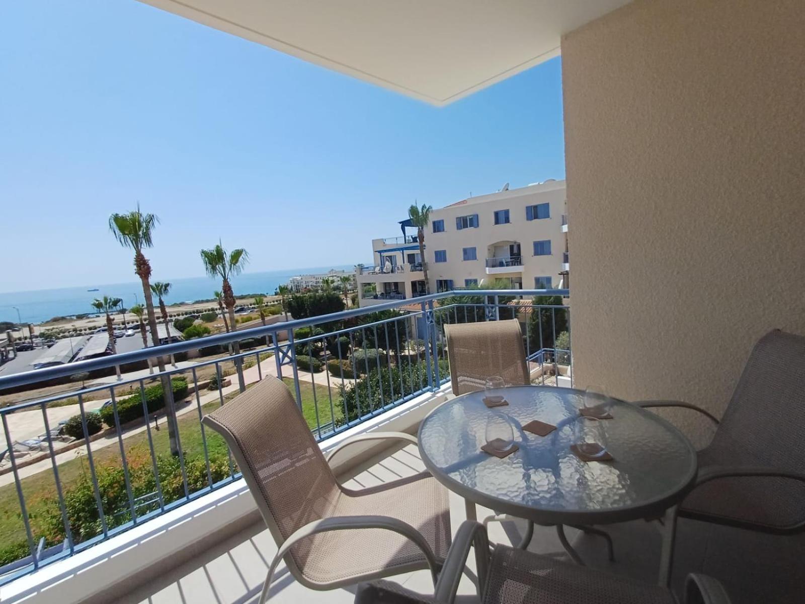 Kings Palace - Elegant 2BR, Sea Facing with Pool Views