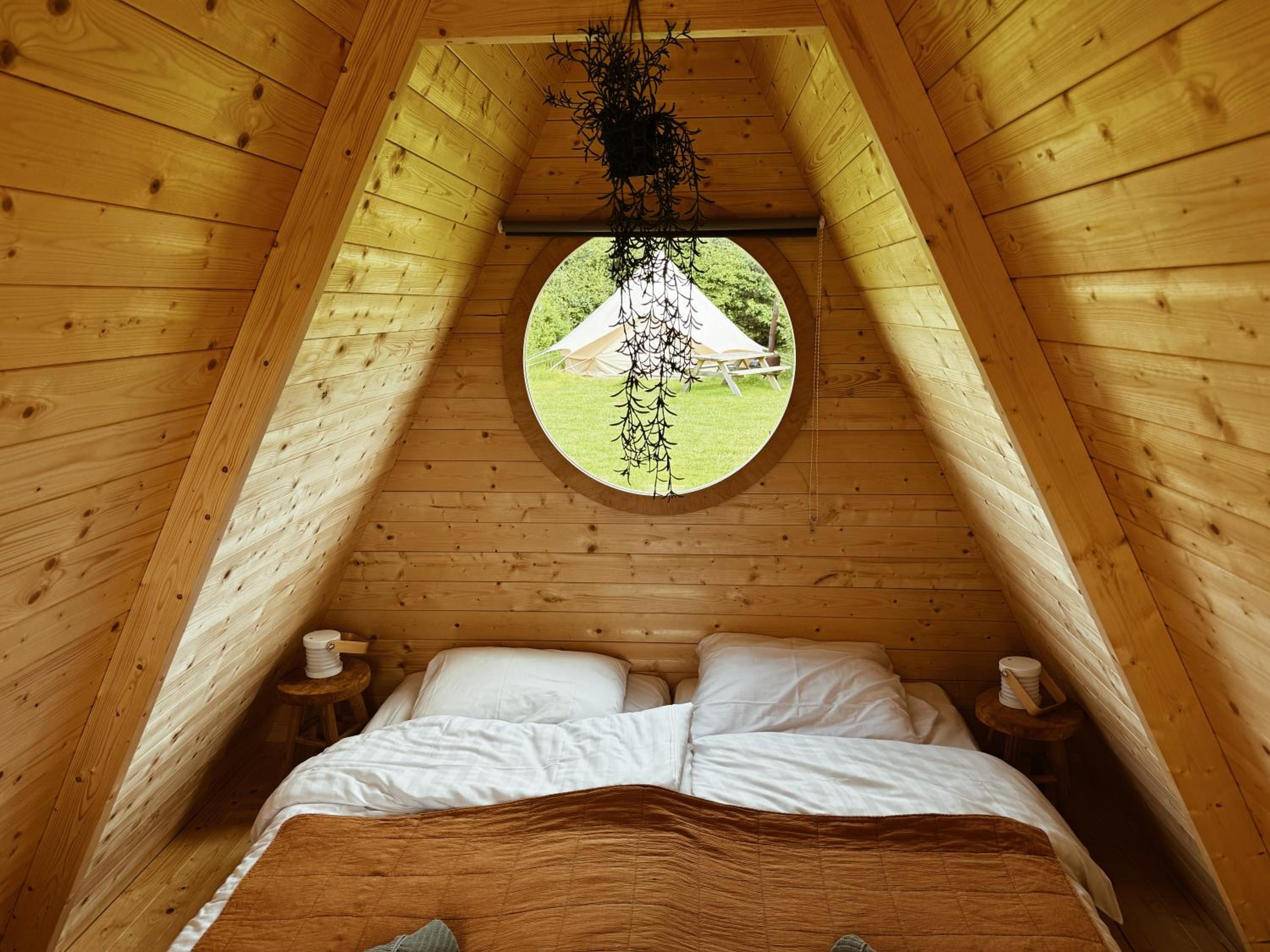 A-Frame Vijverhuisje met uitzicht over de vijver view 2