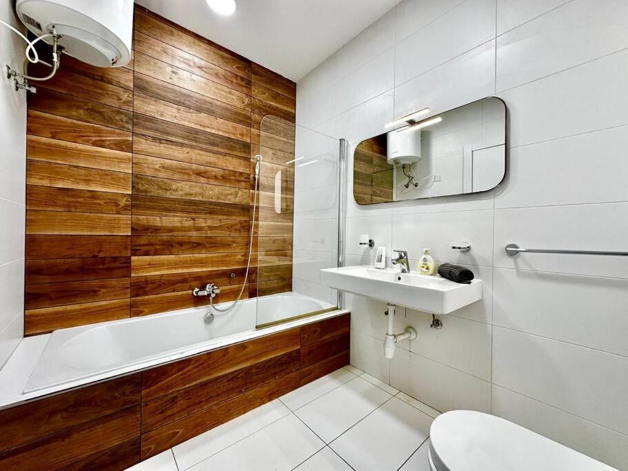 Modern retreat in the heart of St Julian photo 3