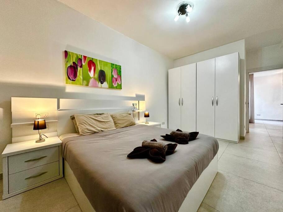 Modern retreat in the heart of St Julian photo 5