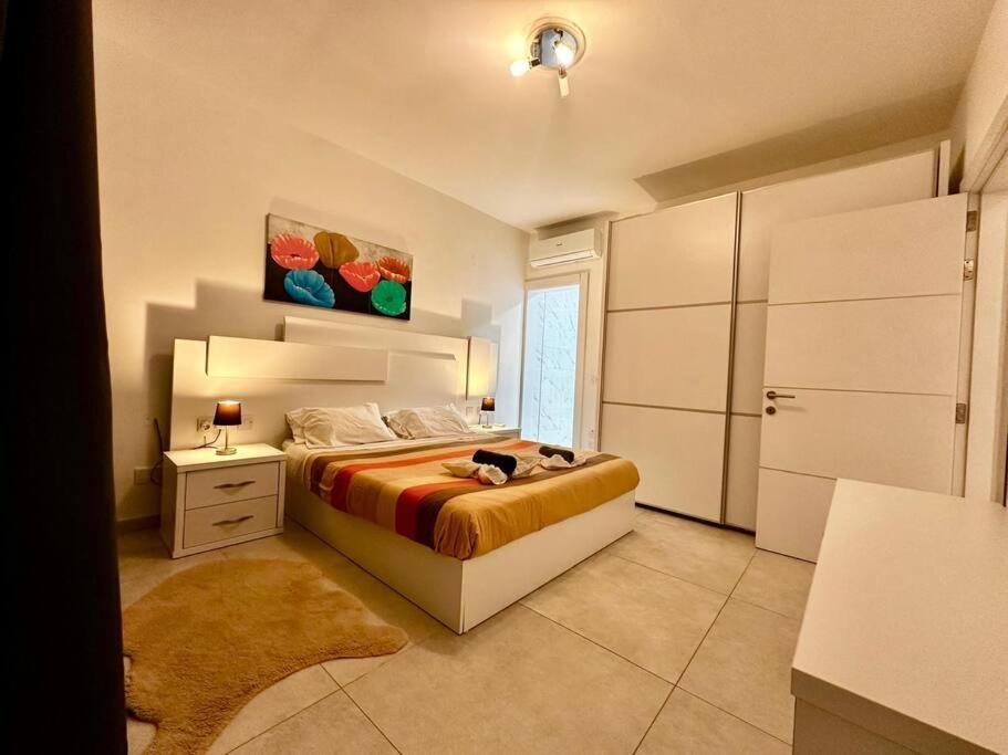 Modern retreat in the heart of St Julian photo 4