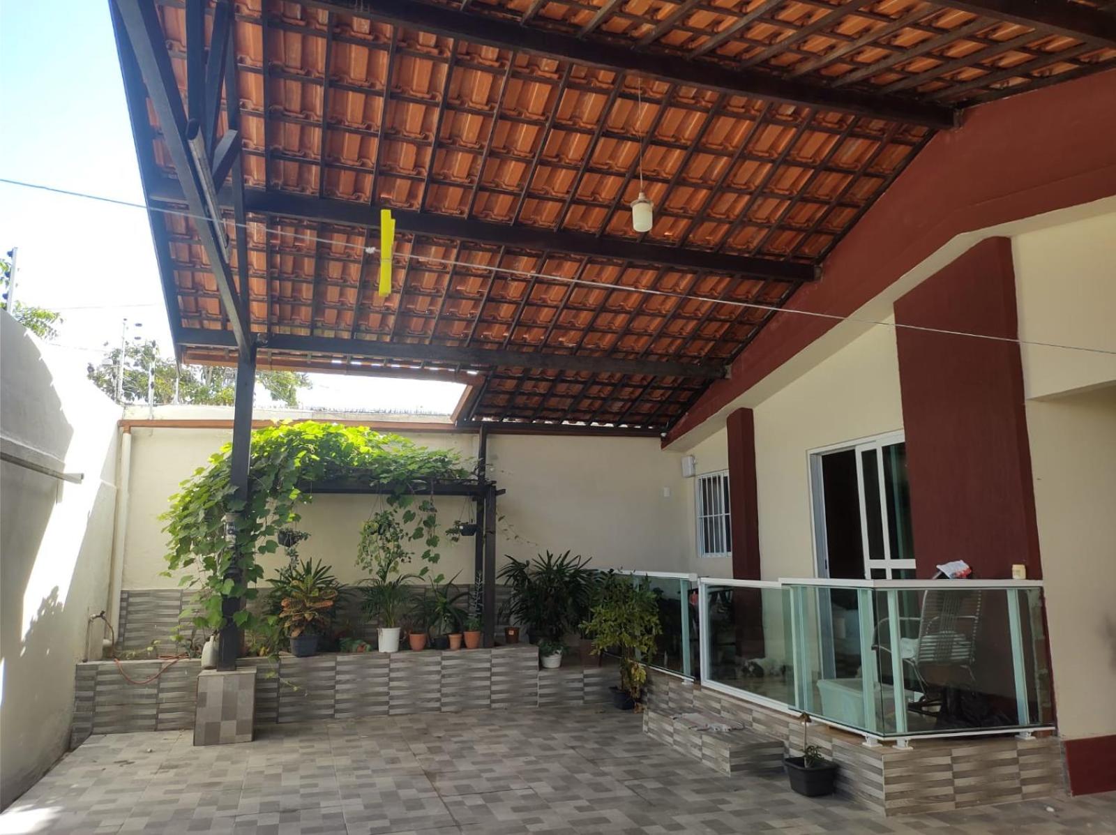 Casa com piscina perto do Parque do Povo