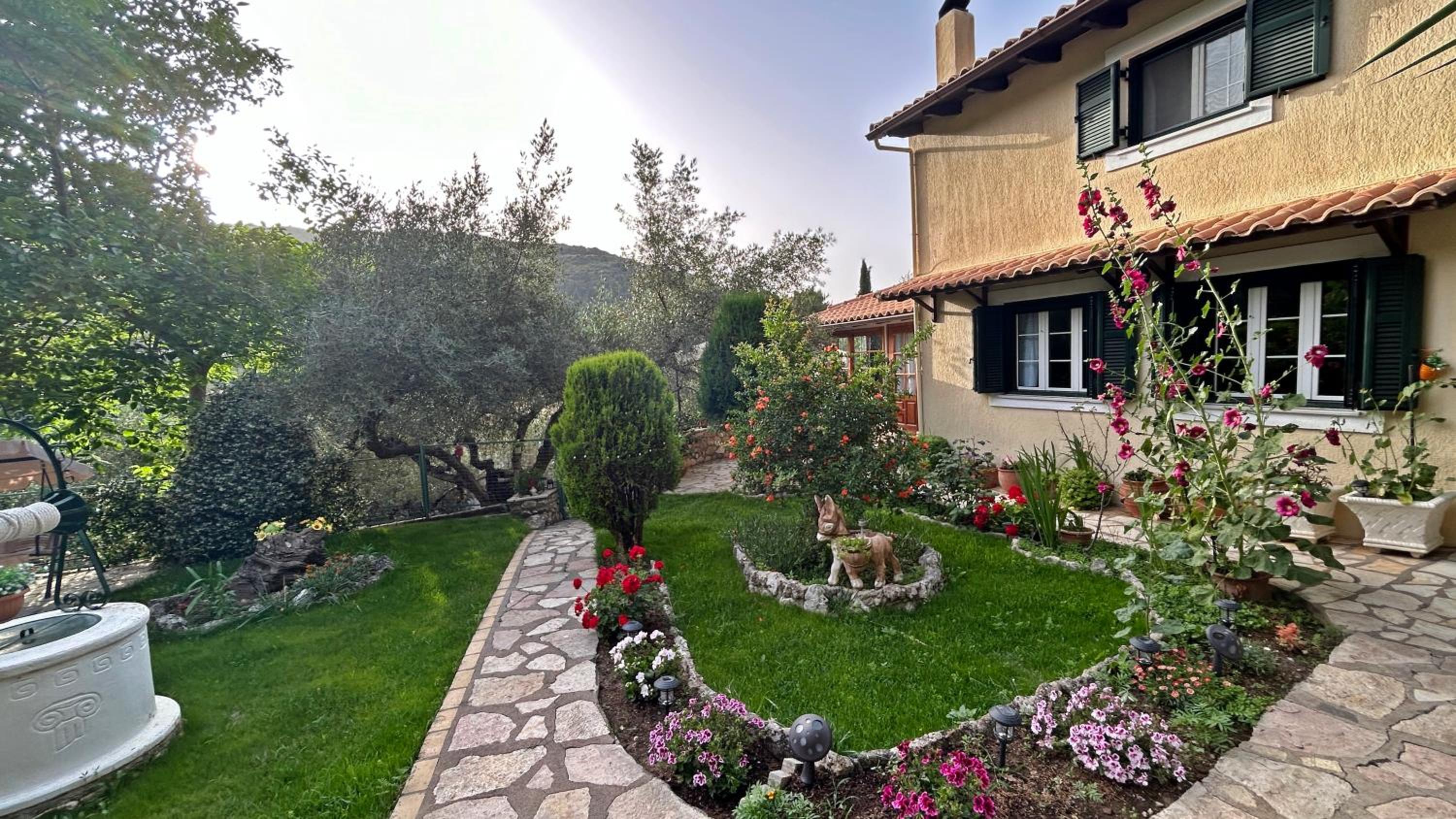 Nikolas Villa