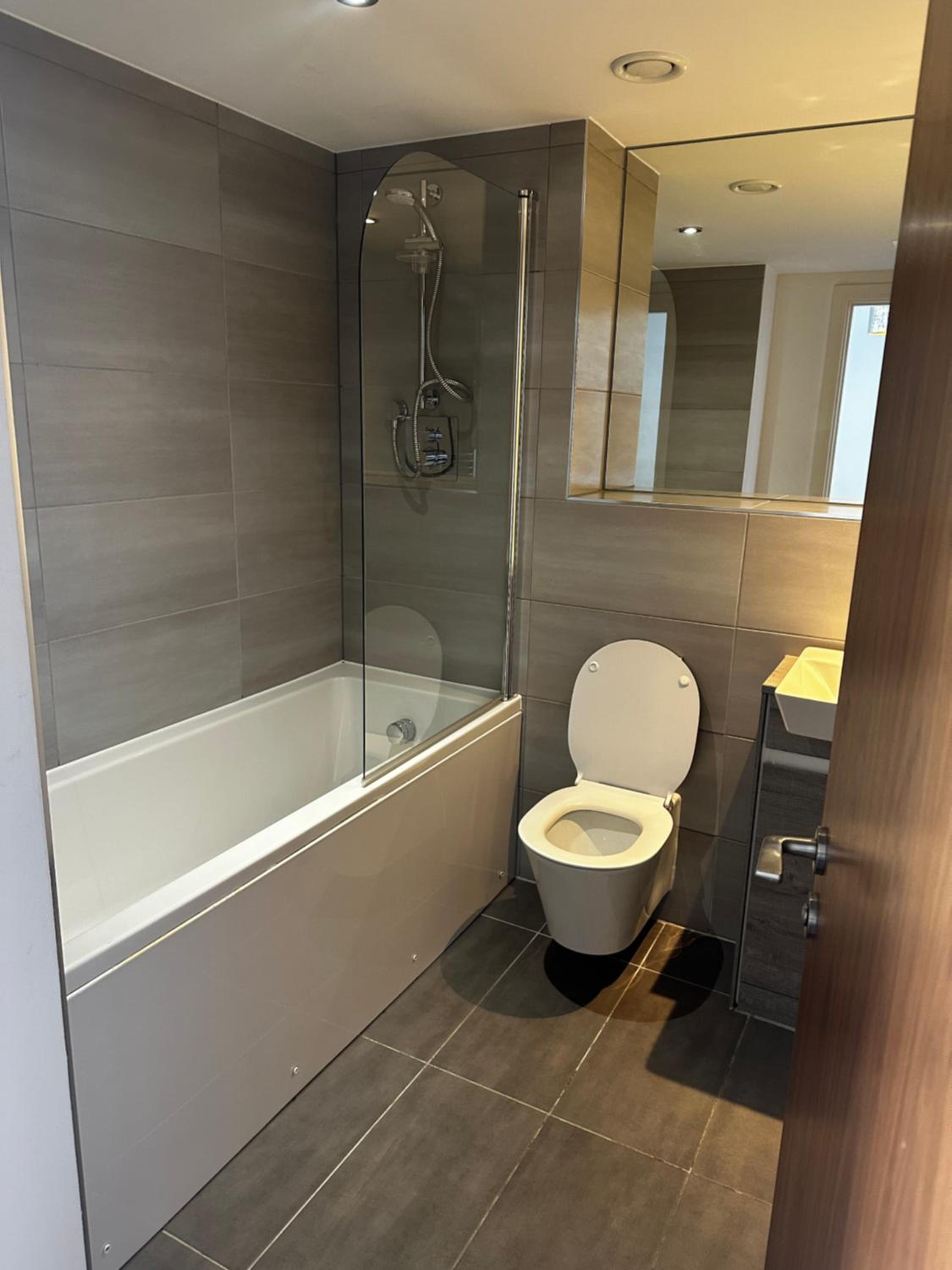 533 Luxury Double Studio Apartment Sleeps Two view 2