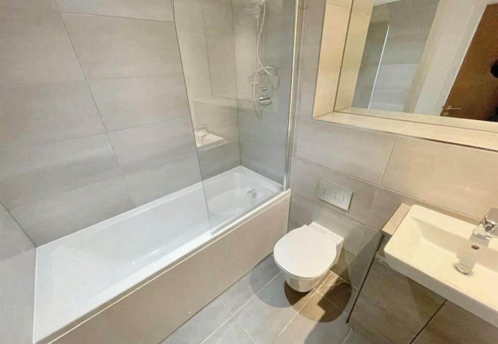 533 Luxury Double Studio Apartment Sleeps Two view 3