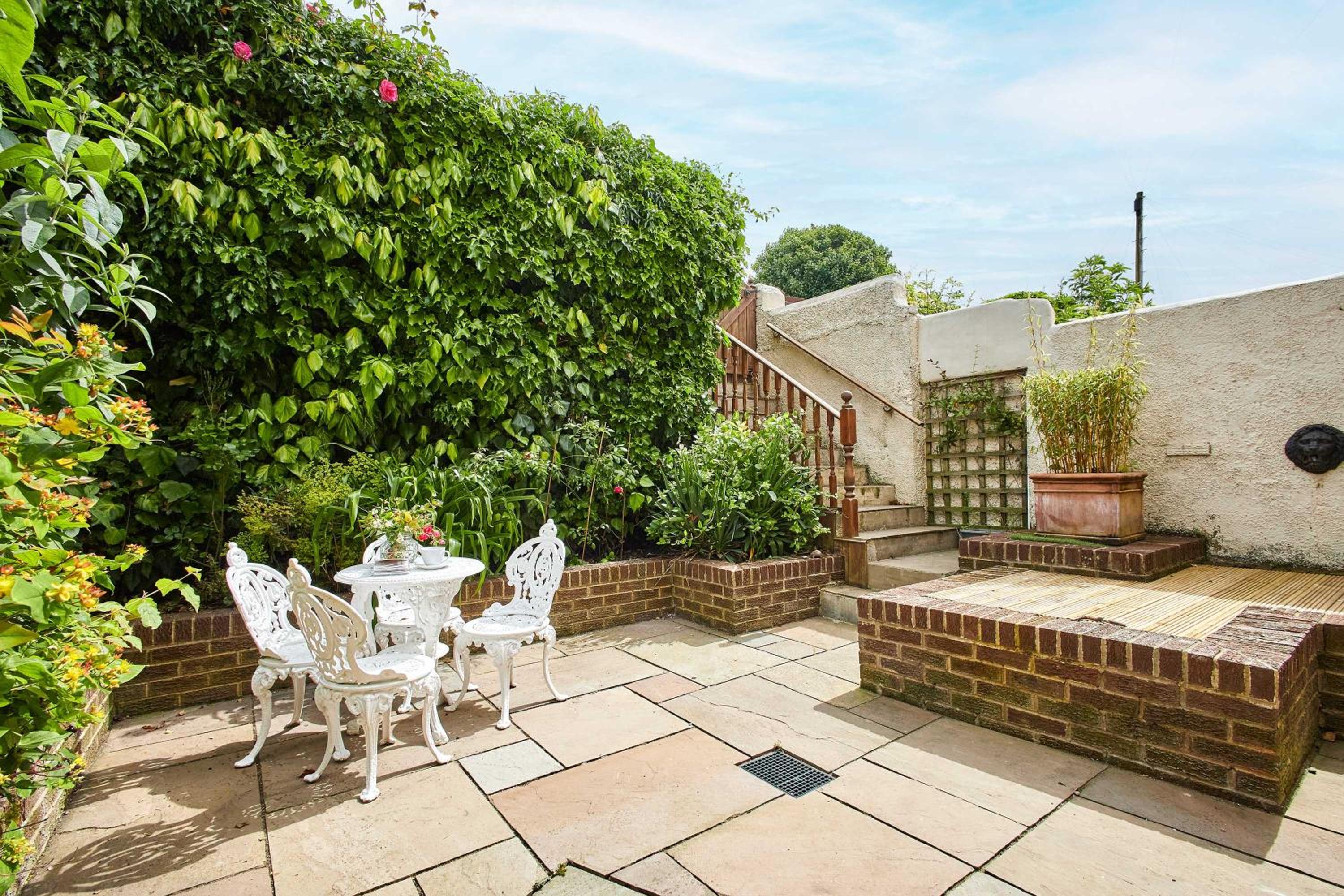 Host & Stay - May Cottage view 5