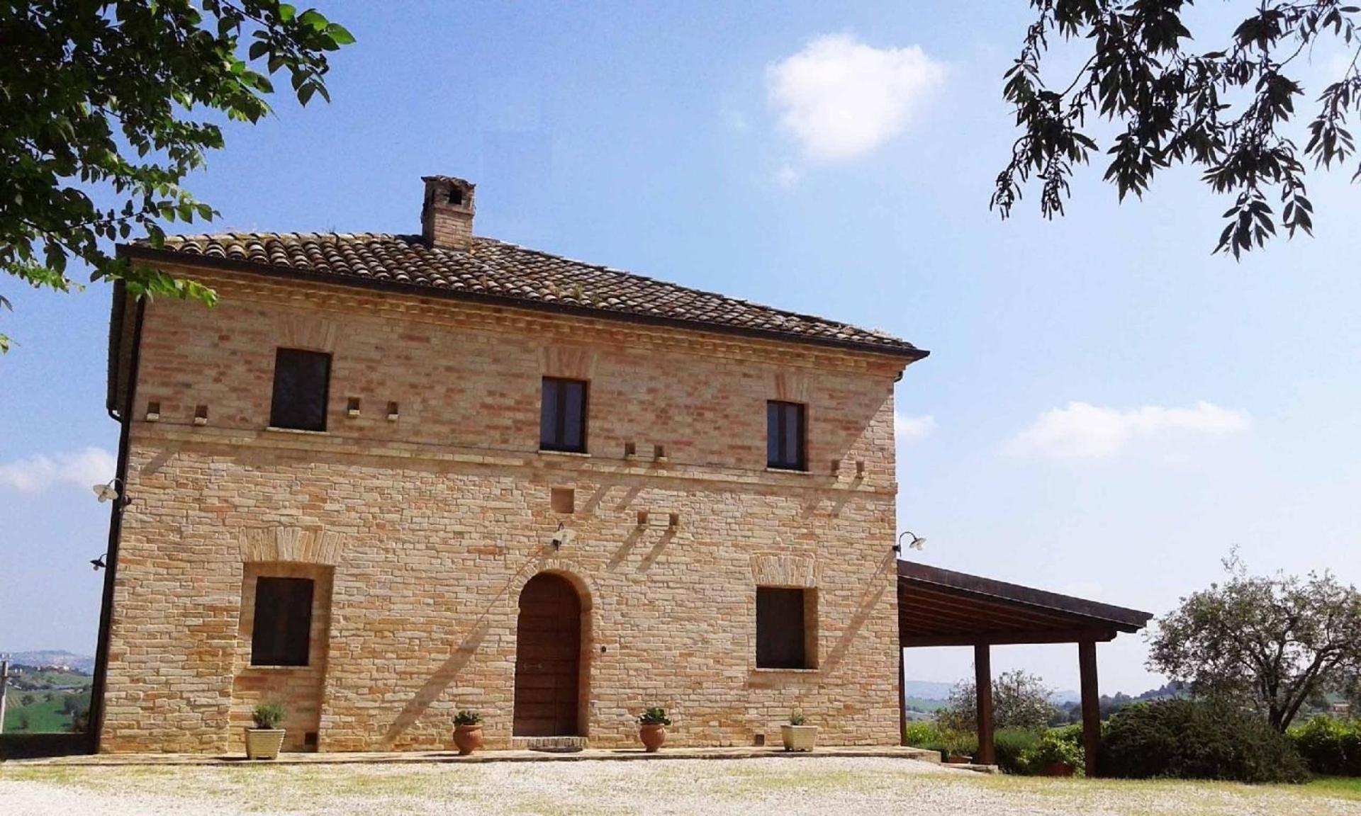 Gemütliches Ferienhaus in Corridonia mit Pool view 2