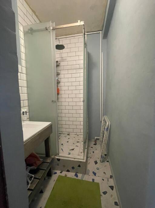 Entire apartment with 1 room and a balcony view 3