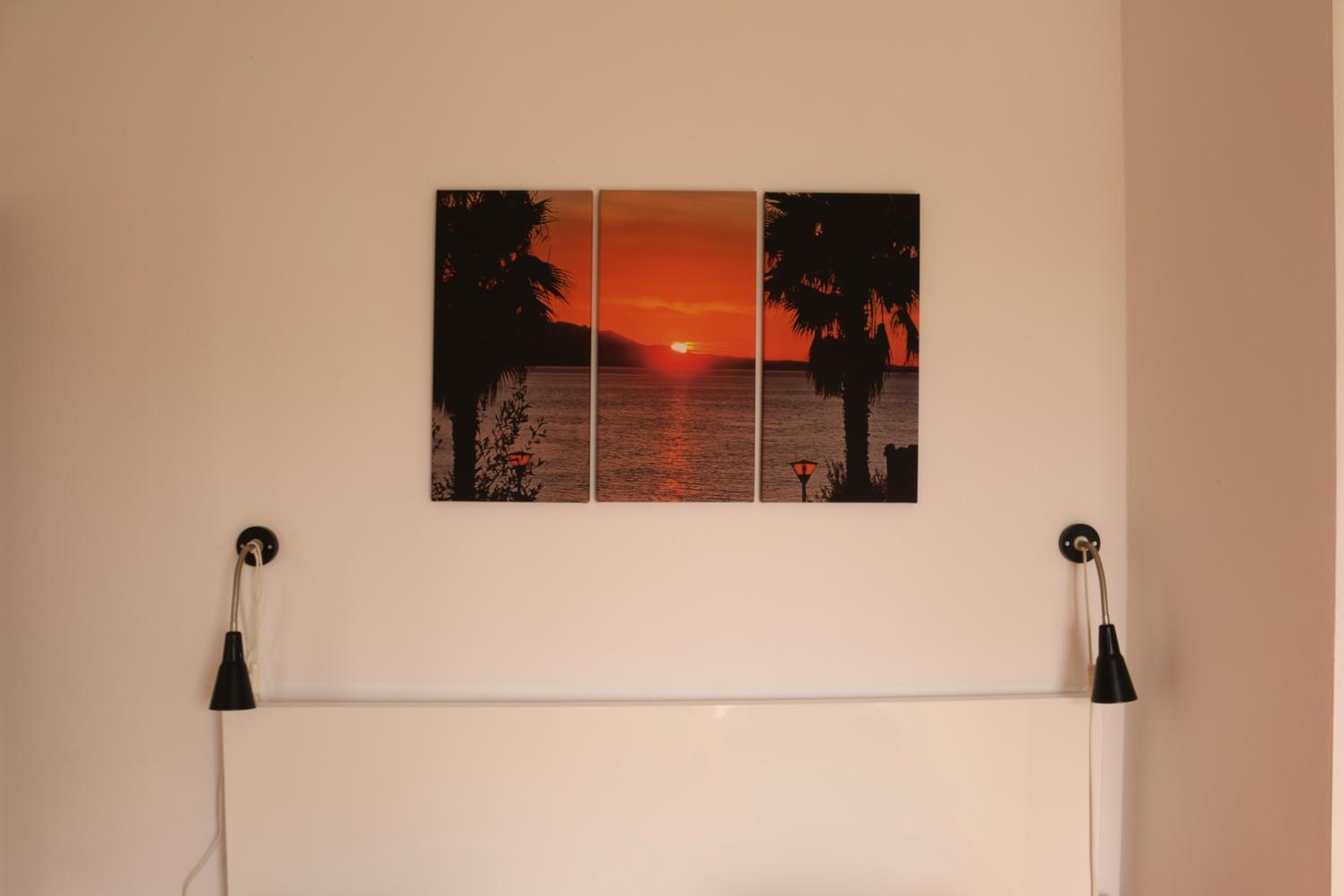 Orange Corner Apartment