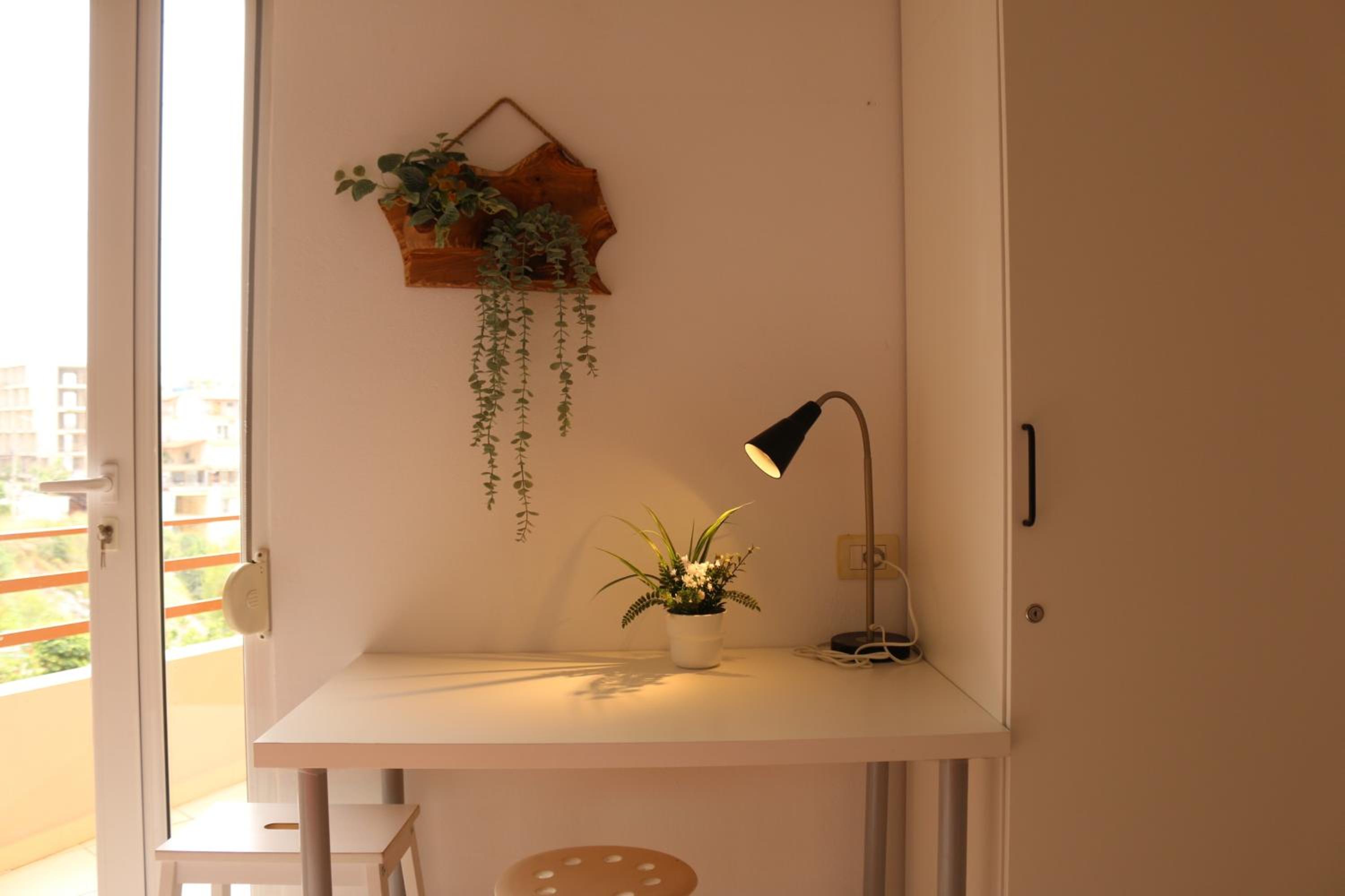 Orange Corner Apartment