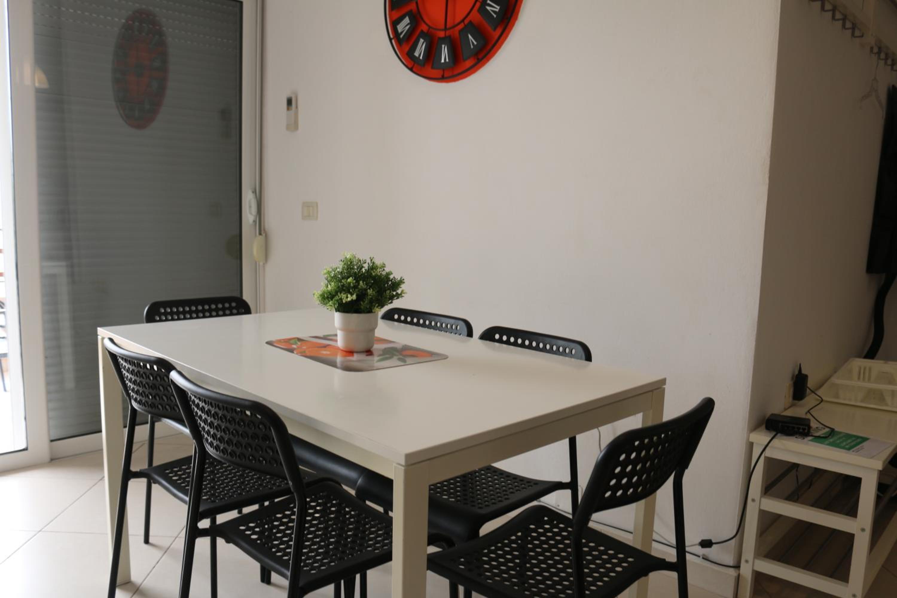 Orange Corner Apartment