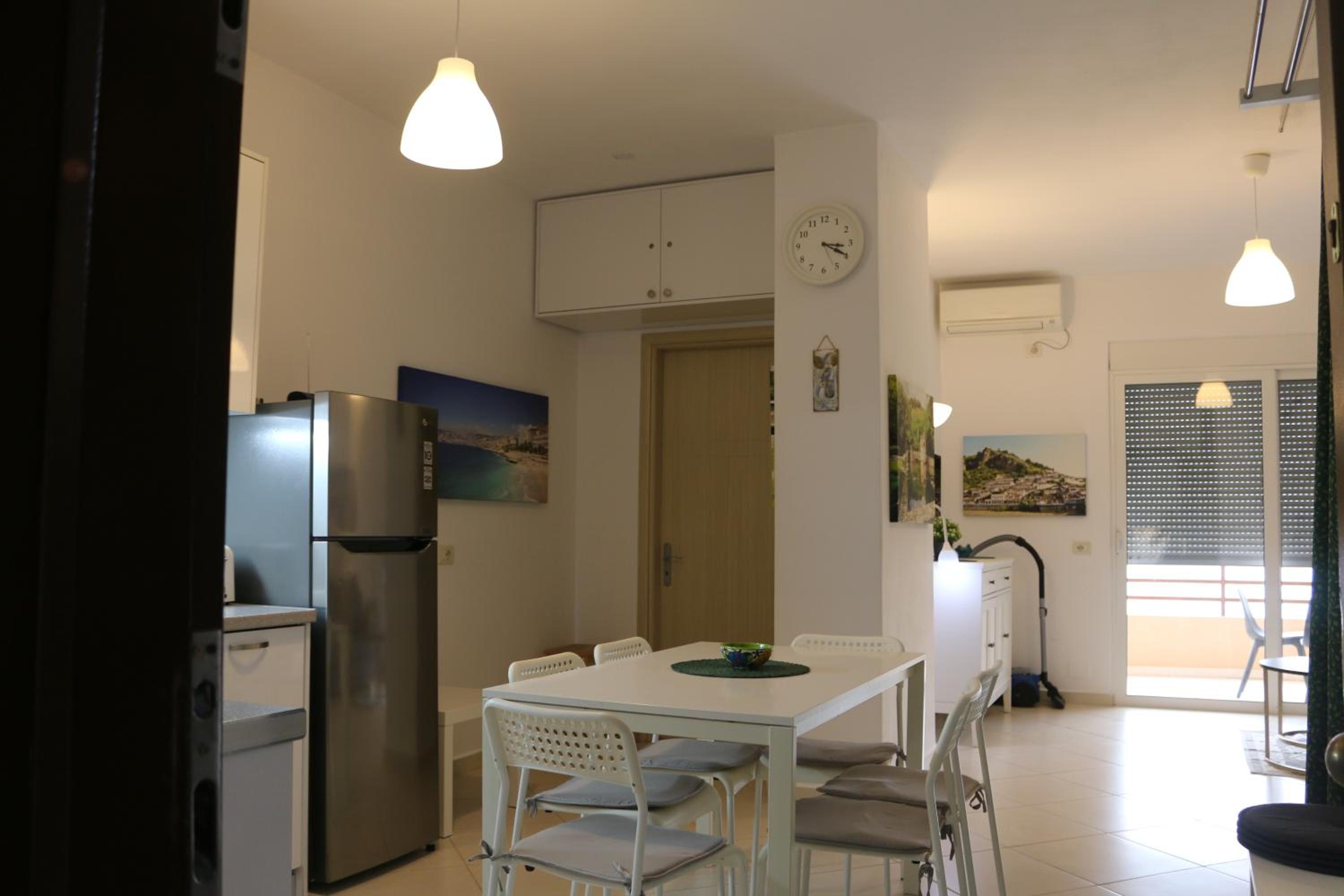 Orange Corner Apartment