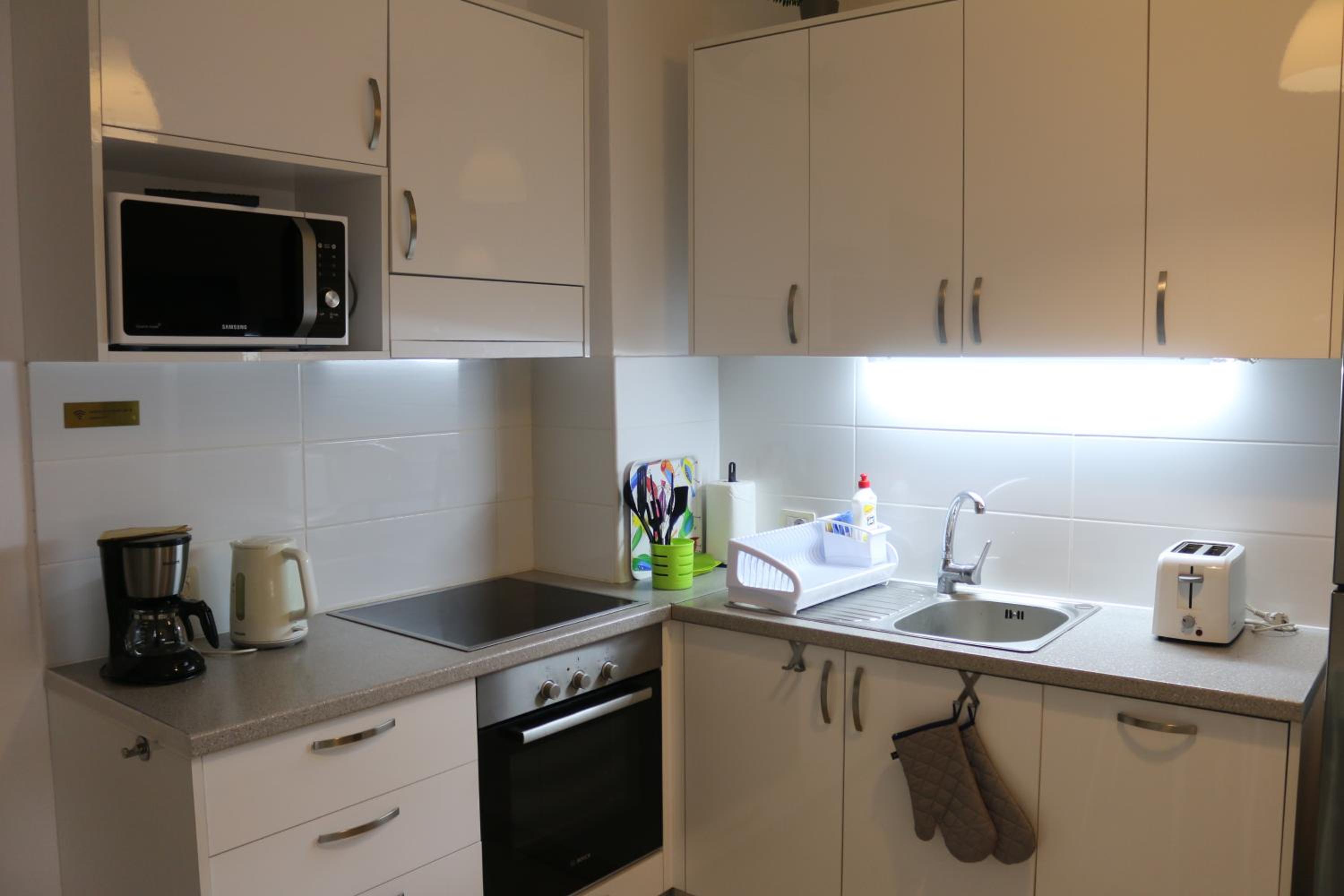 Orange Corner Apartment
