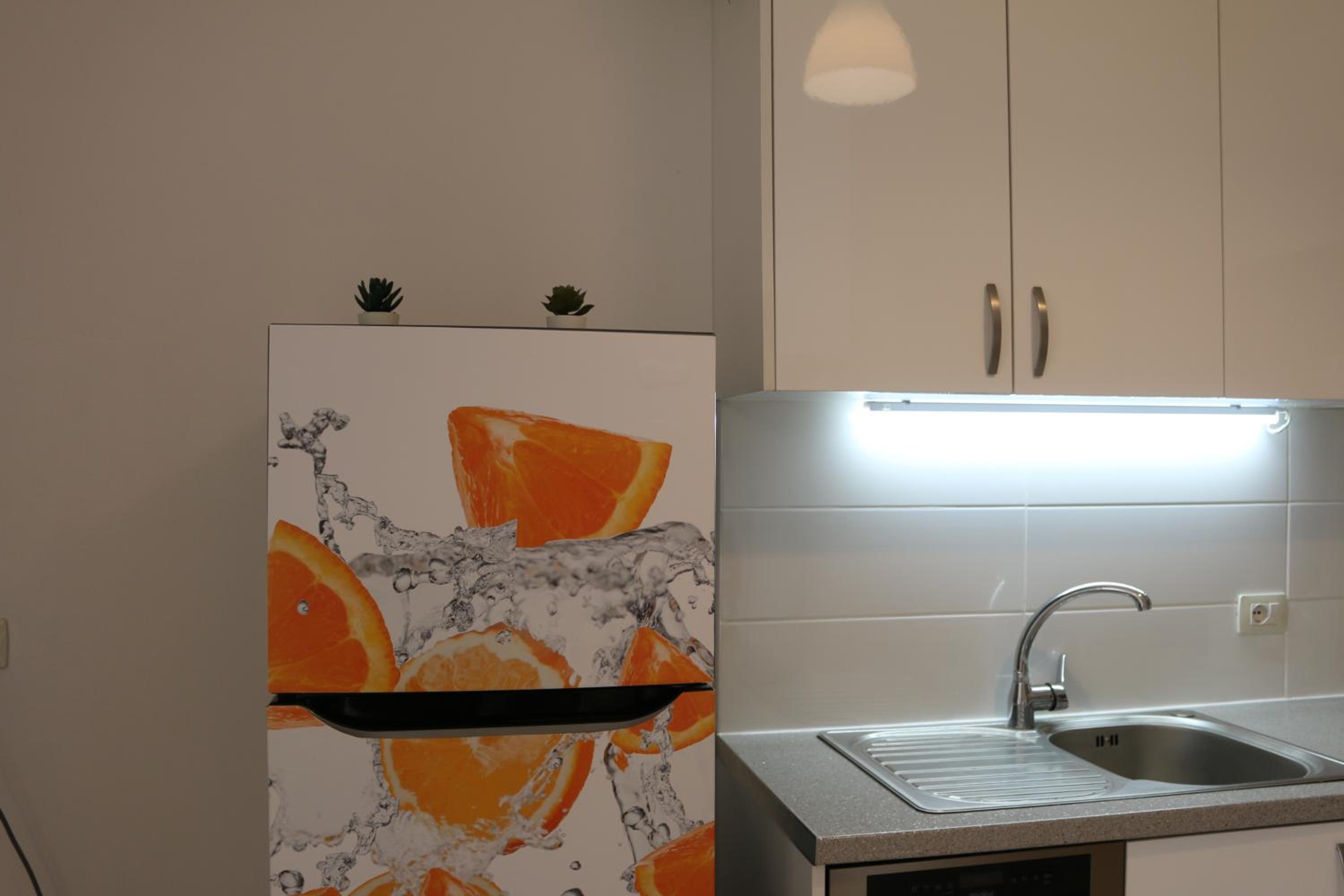 Orange Corner Apartment
