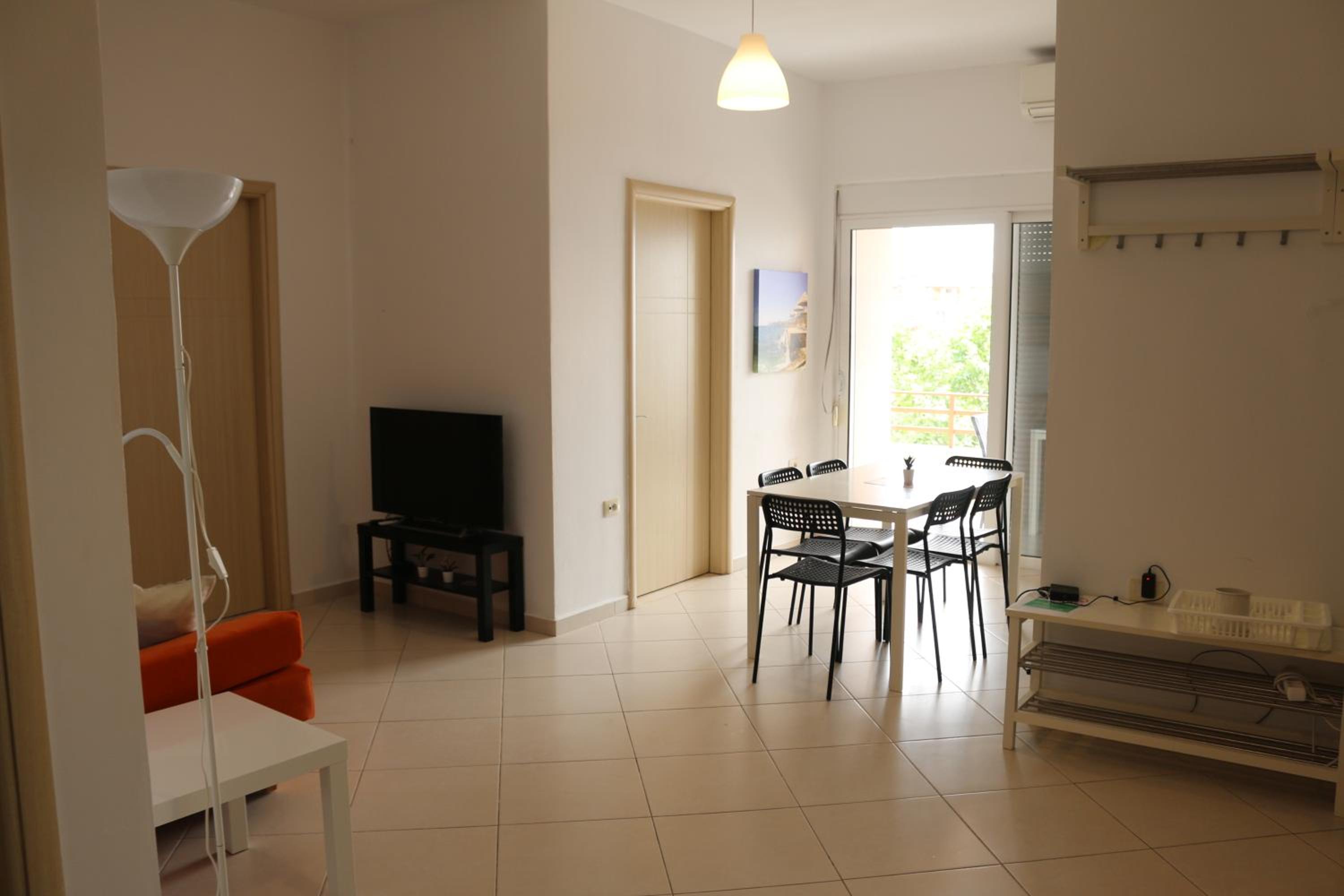 Orange Corner Apartment