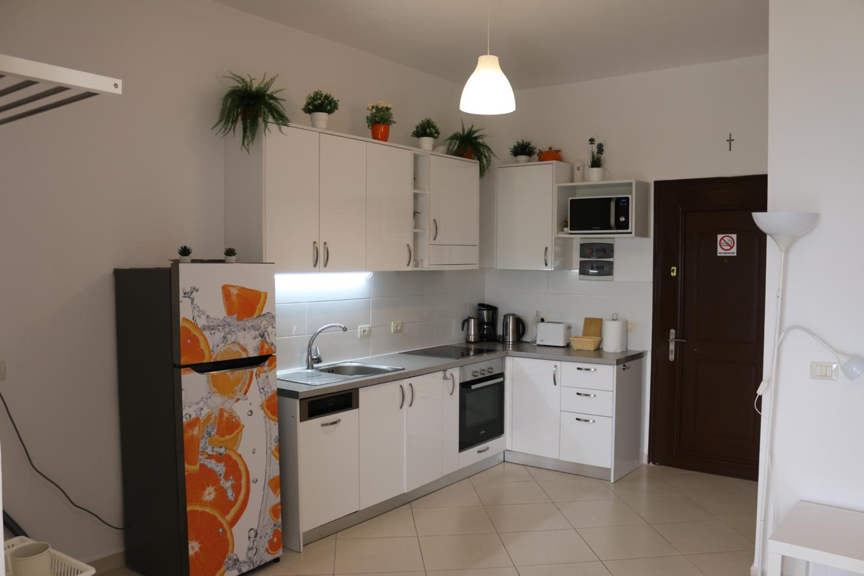 Orange Corner Apartment