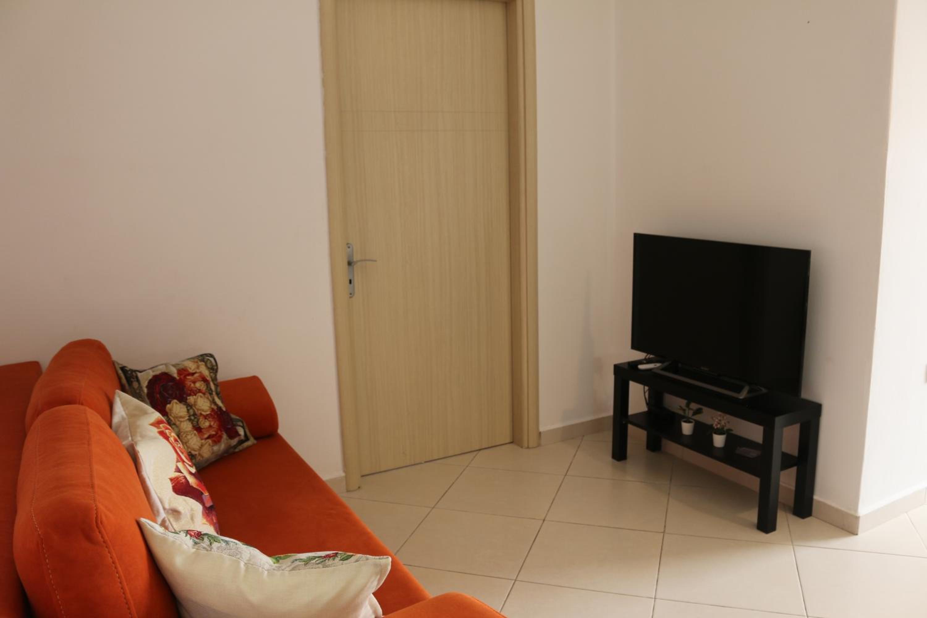 Orange Corner Apartment