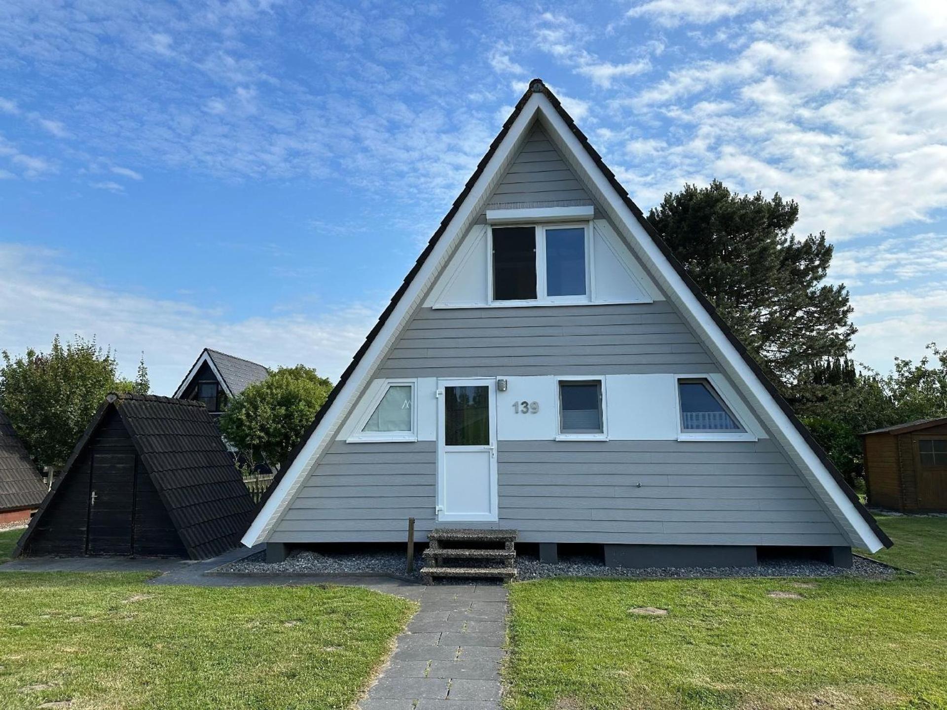 Nettes Ferienhaus in Fedderwardersiel mit Eigenem Garten - b48709