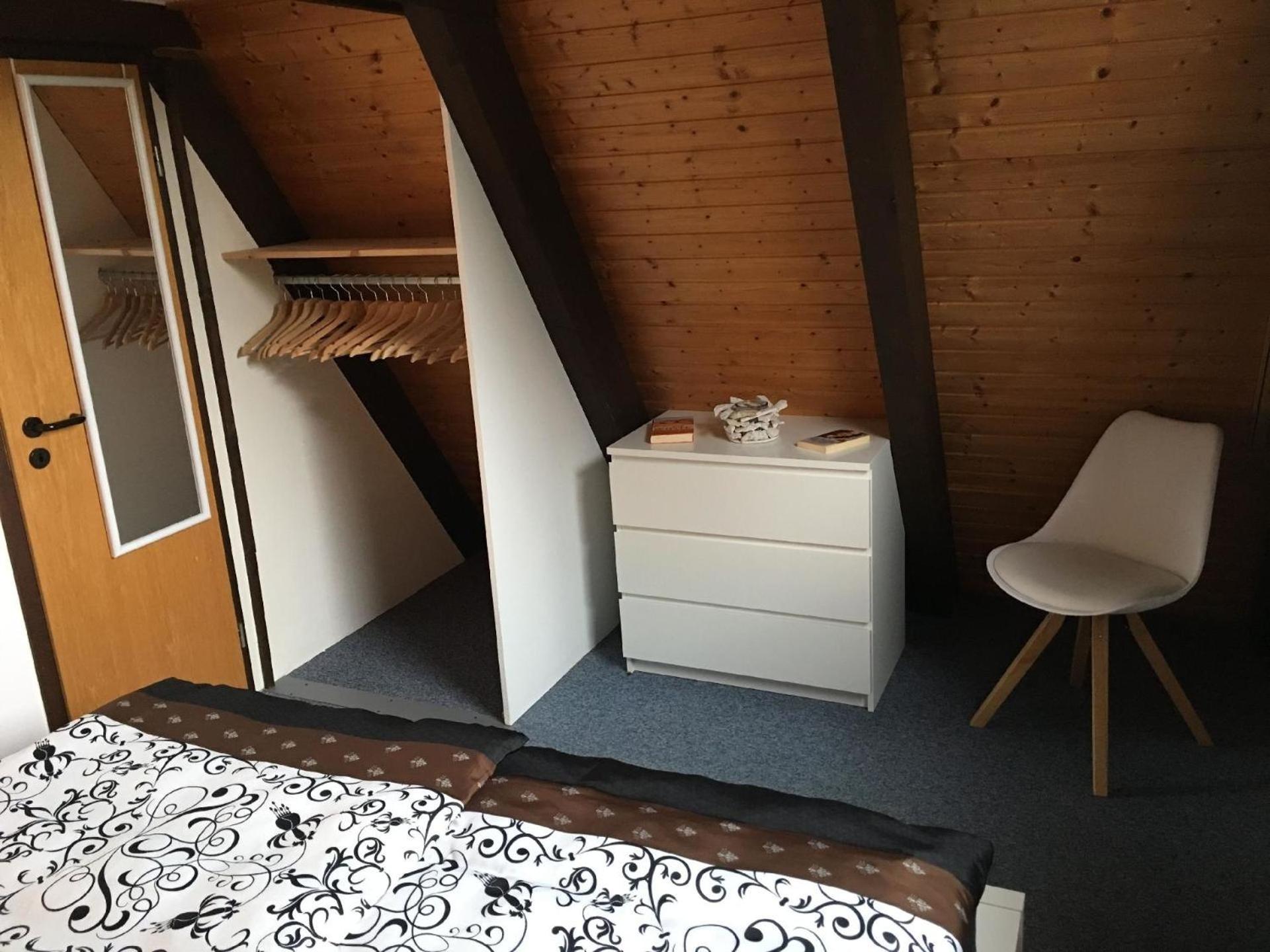 Nettes Ferienhaus in Fedderwardersiel mit Eigenem Garten - b48709
