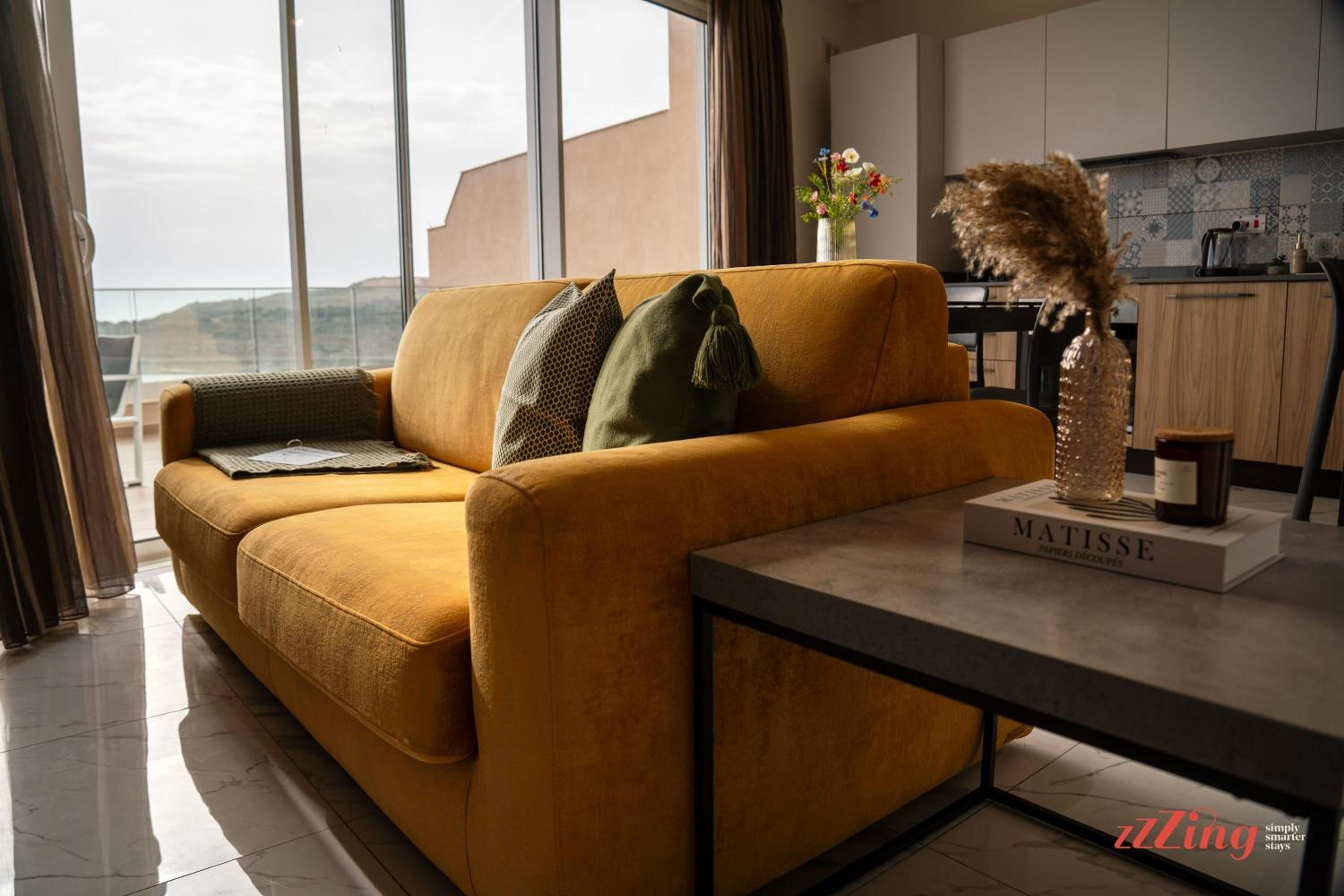 Stunning sea views from a gorgeous penthouse photo 2
