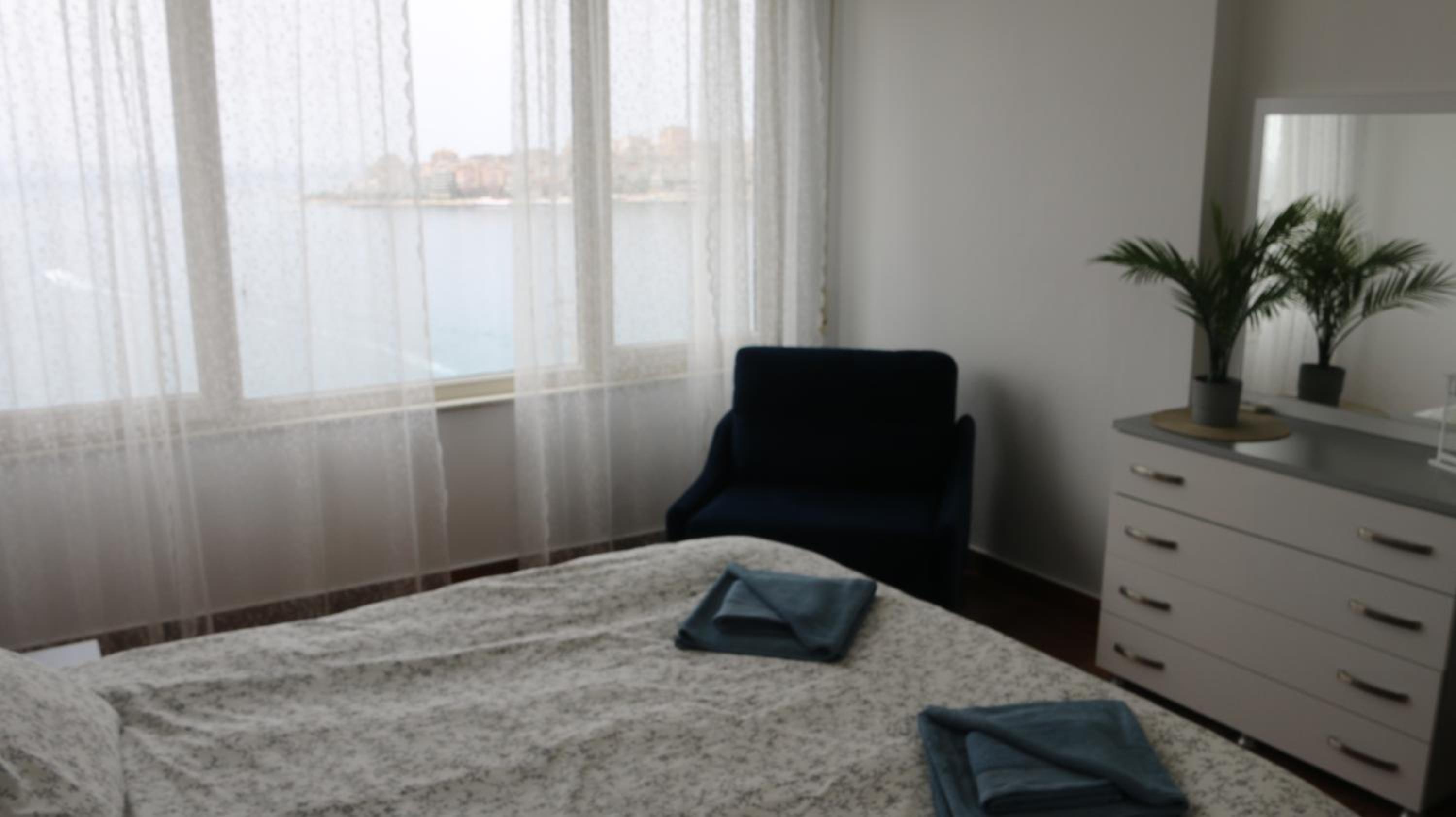 Two Worlds Sea View Apartment